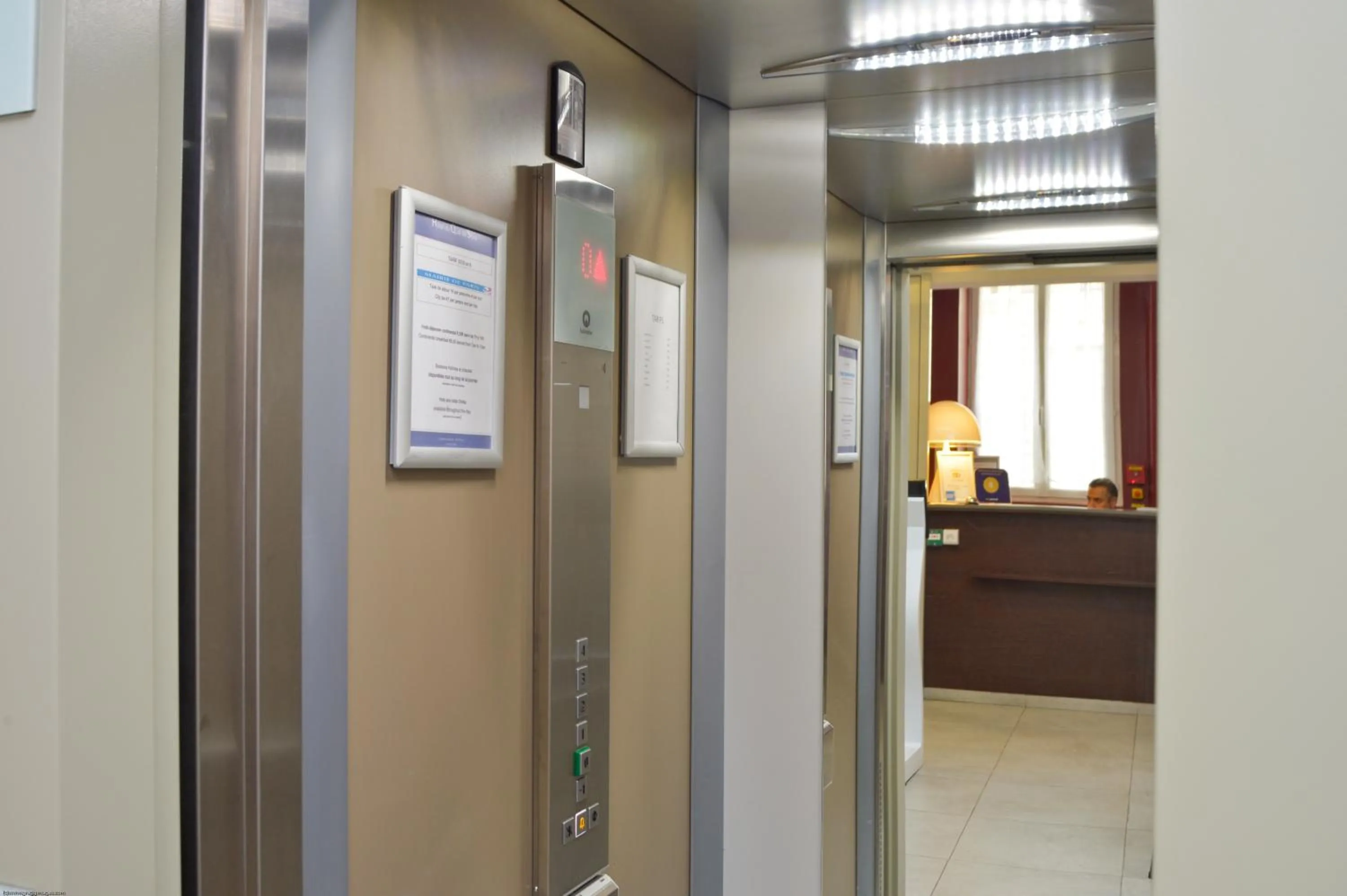 elevator in Hôtel du Quai de Seine