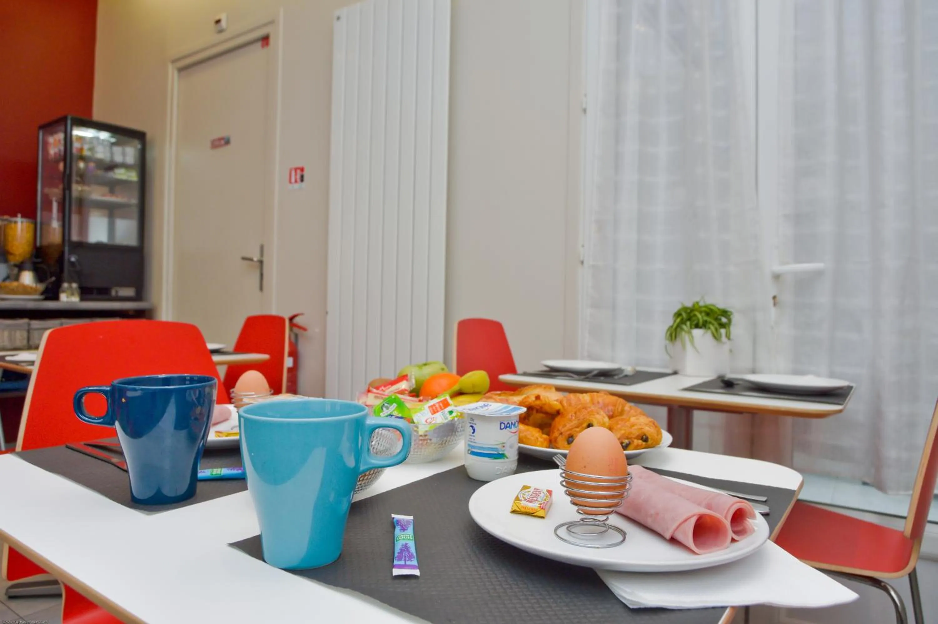 Food and drinks in Hôtel du Quai de Seine