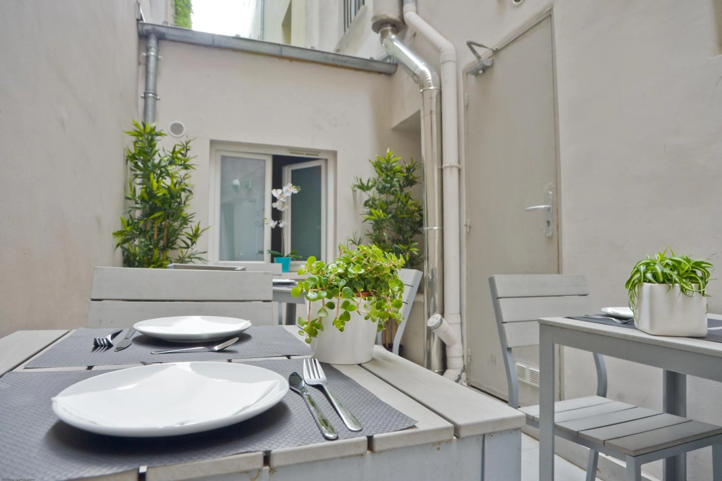 Patio in Hôtel du Quai de Seine
