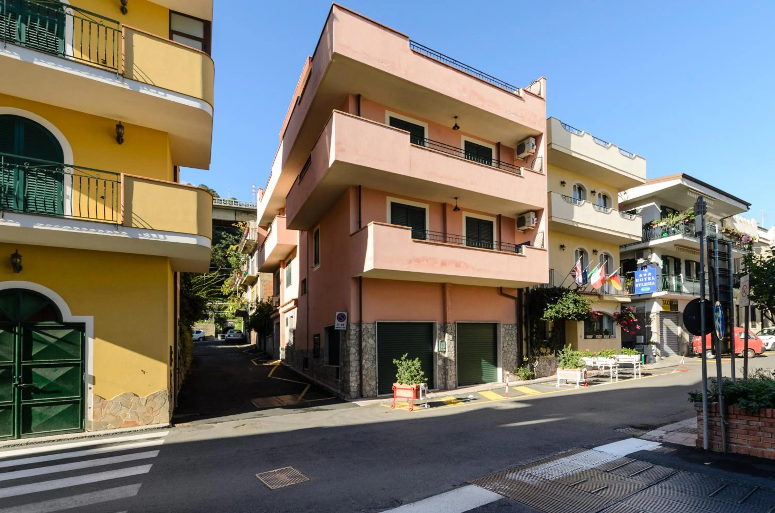 Property building in Le Tartarughe Aparthotel