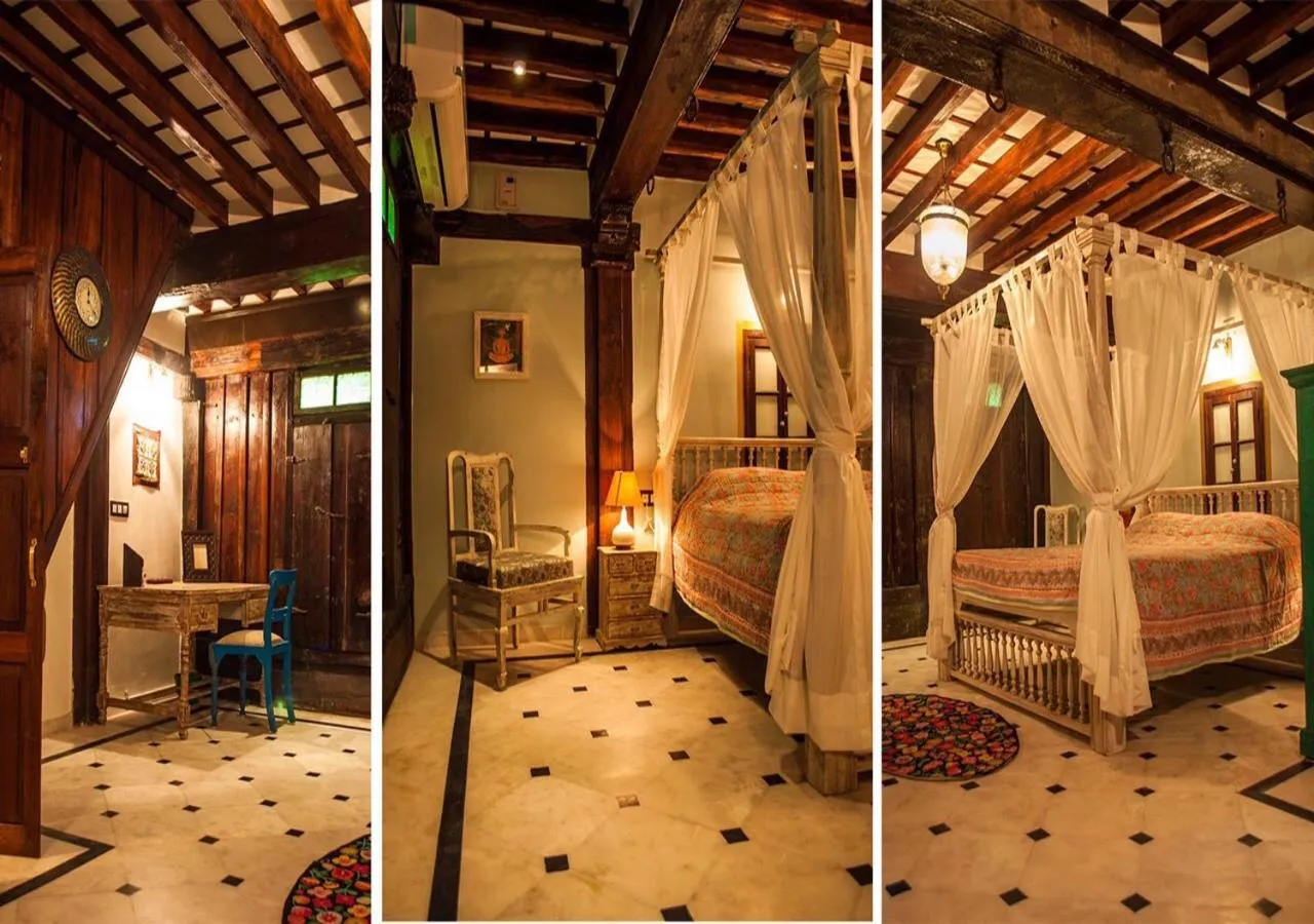 Bedroom, Bed in Dodhia Haveli