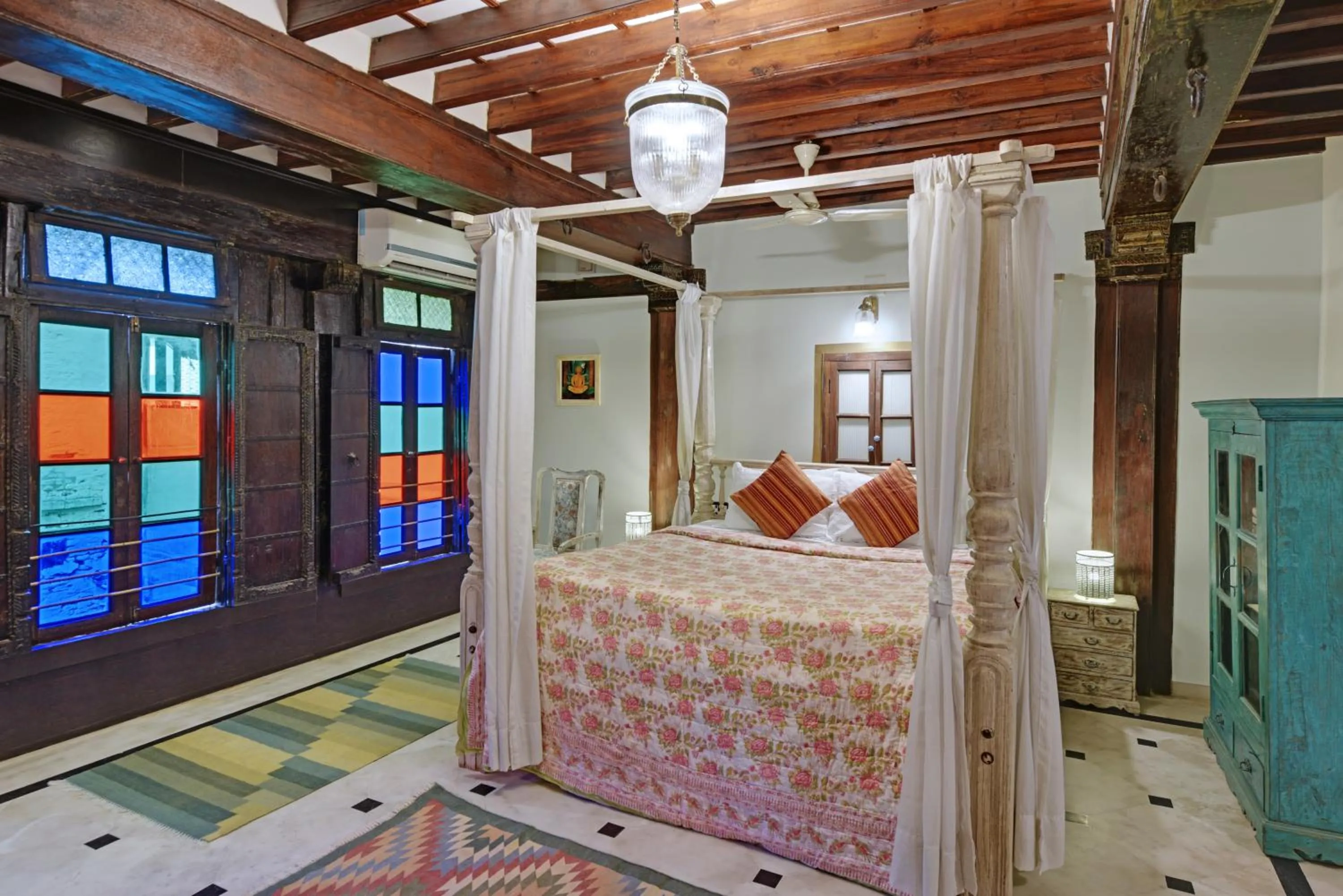Photo of the whole room in Dodhia Haveli