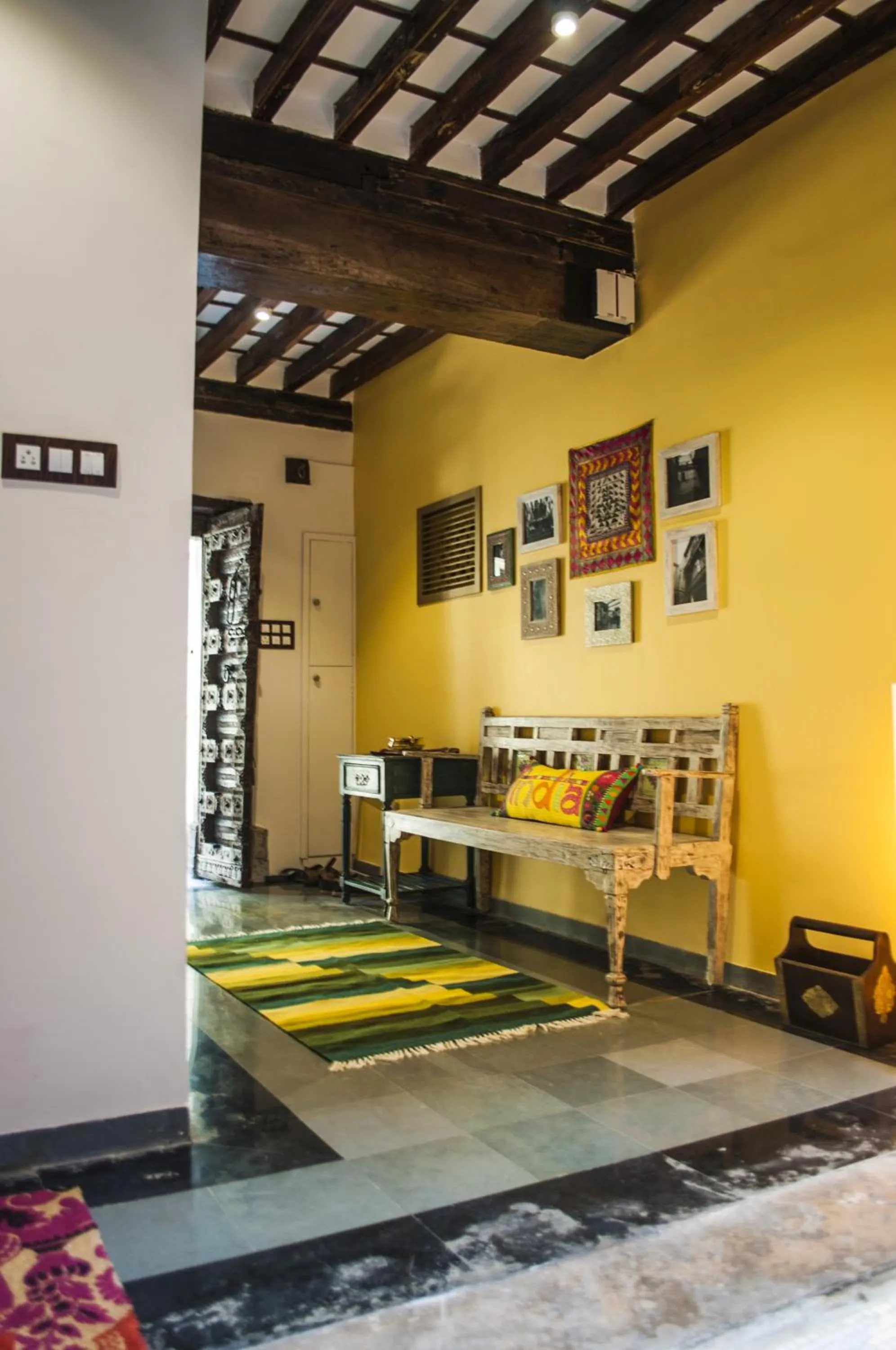 Living room in Dodhia Haveli