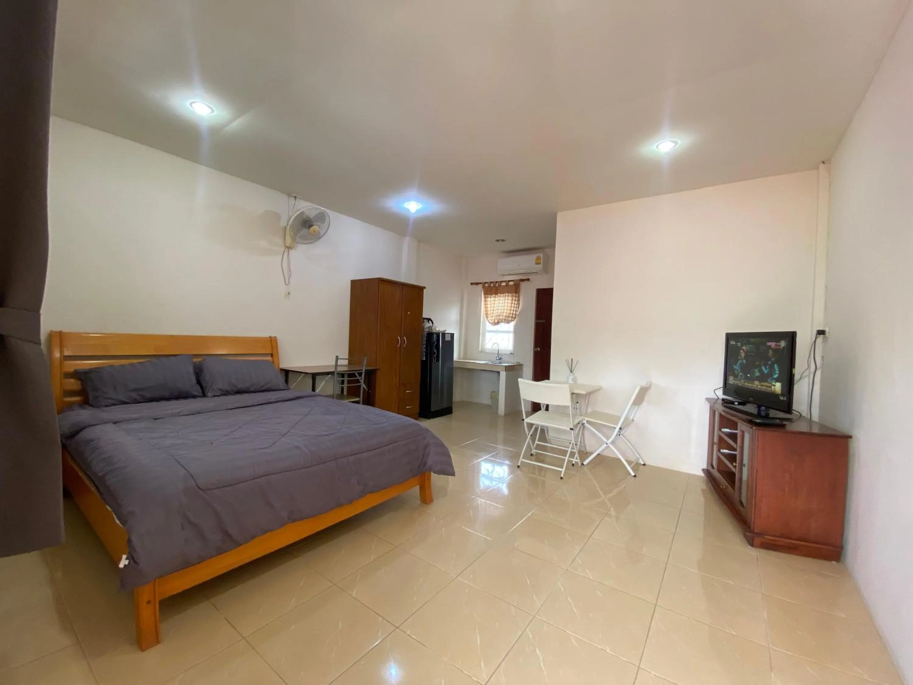 Photo of the whole room, Bed in Bangtao Corner