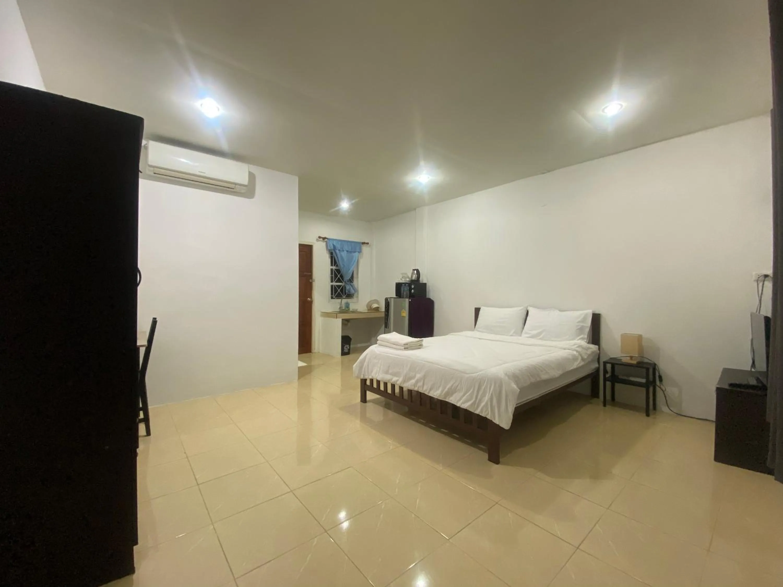 Photo of the whole room, Bed in Bangtao Corner