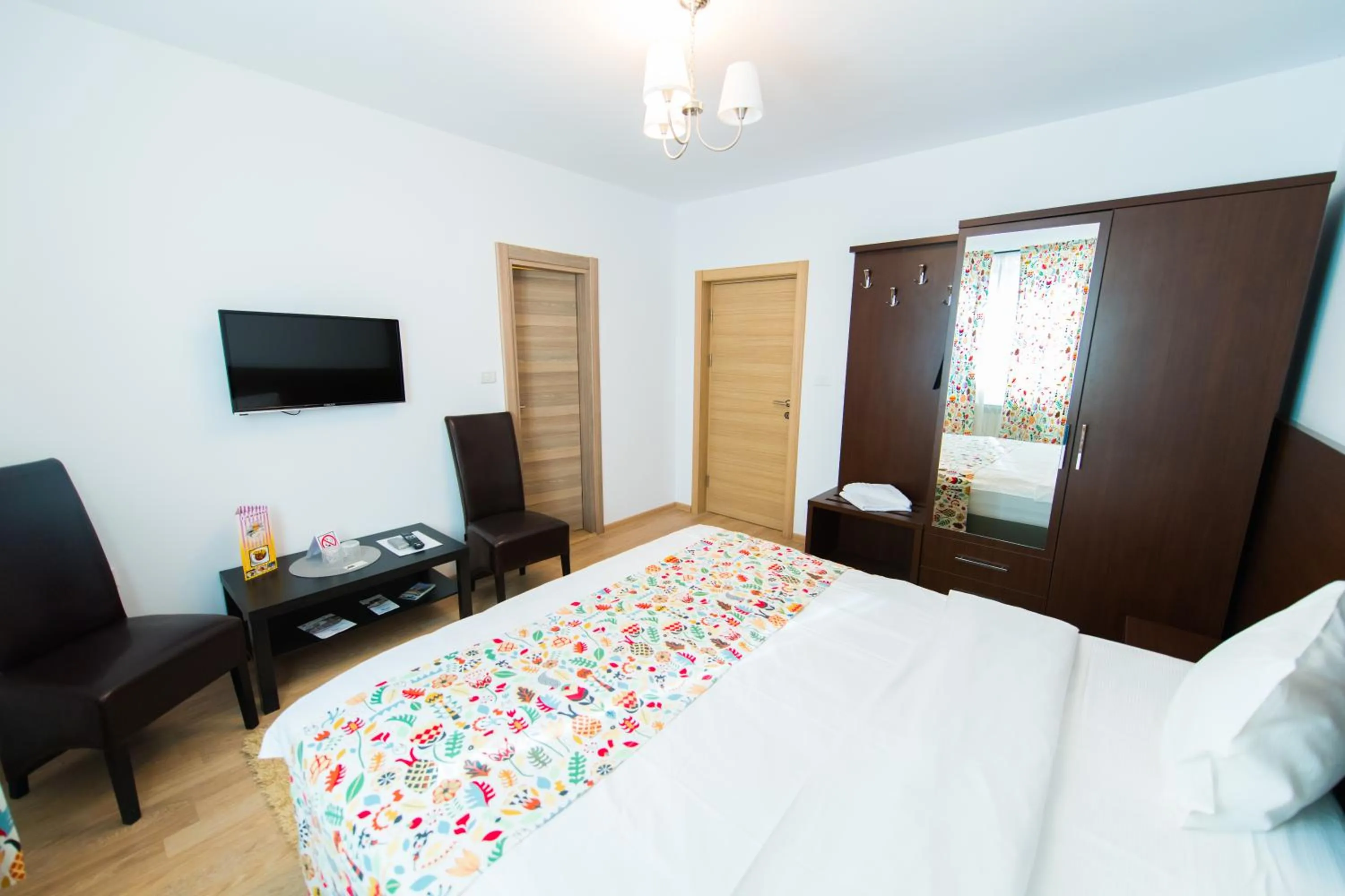 Bed in Pensiunea Puiu