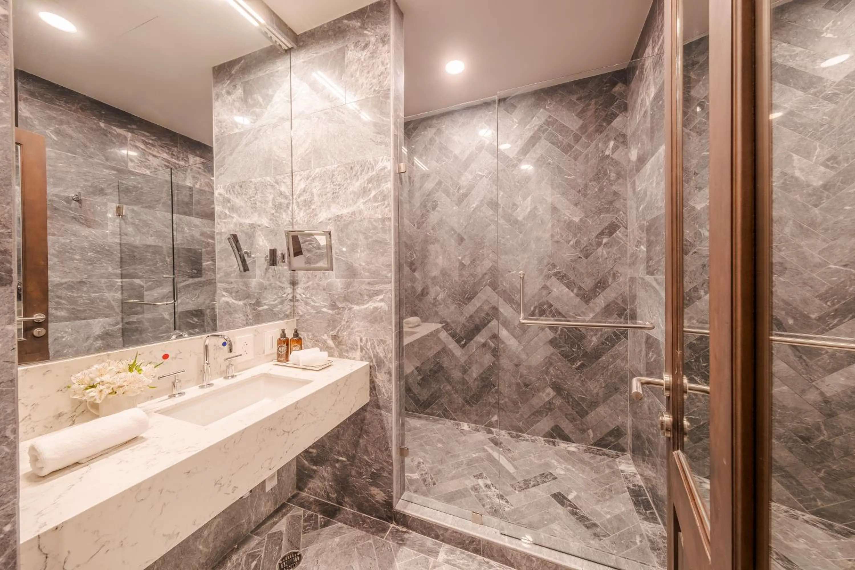 Shower in Casa Kloster Hotel Boutique