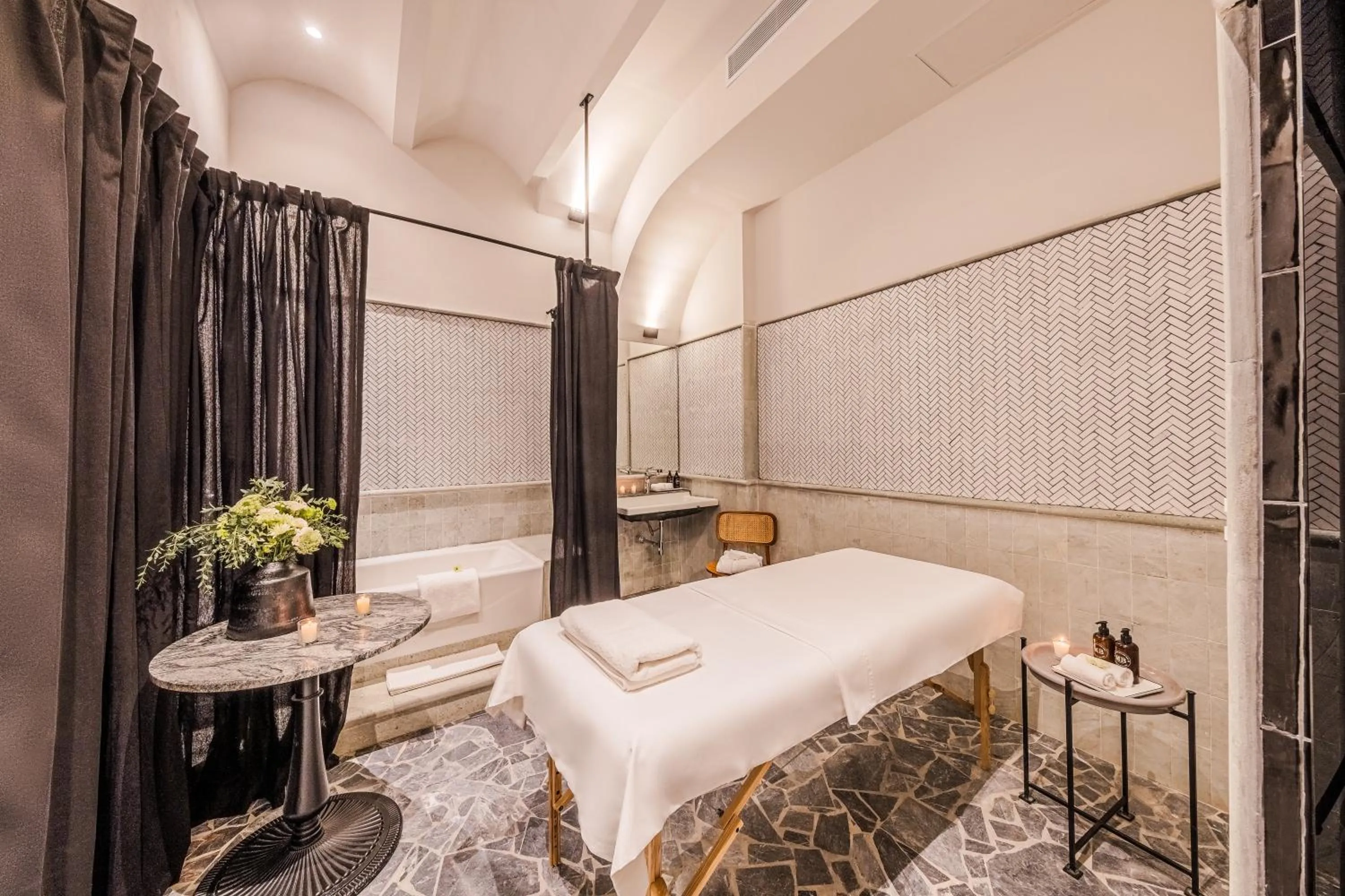 Massage, Bed in Casa Kloster Hotel Boutique