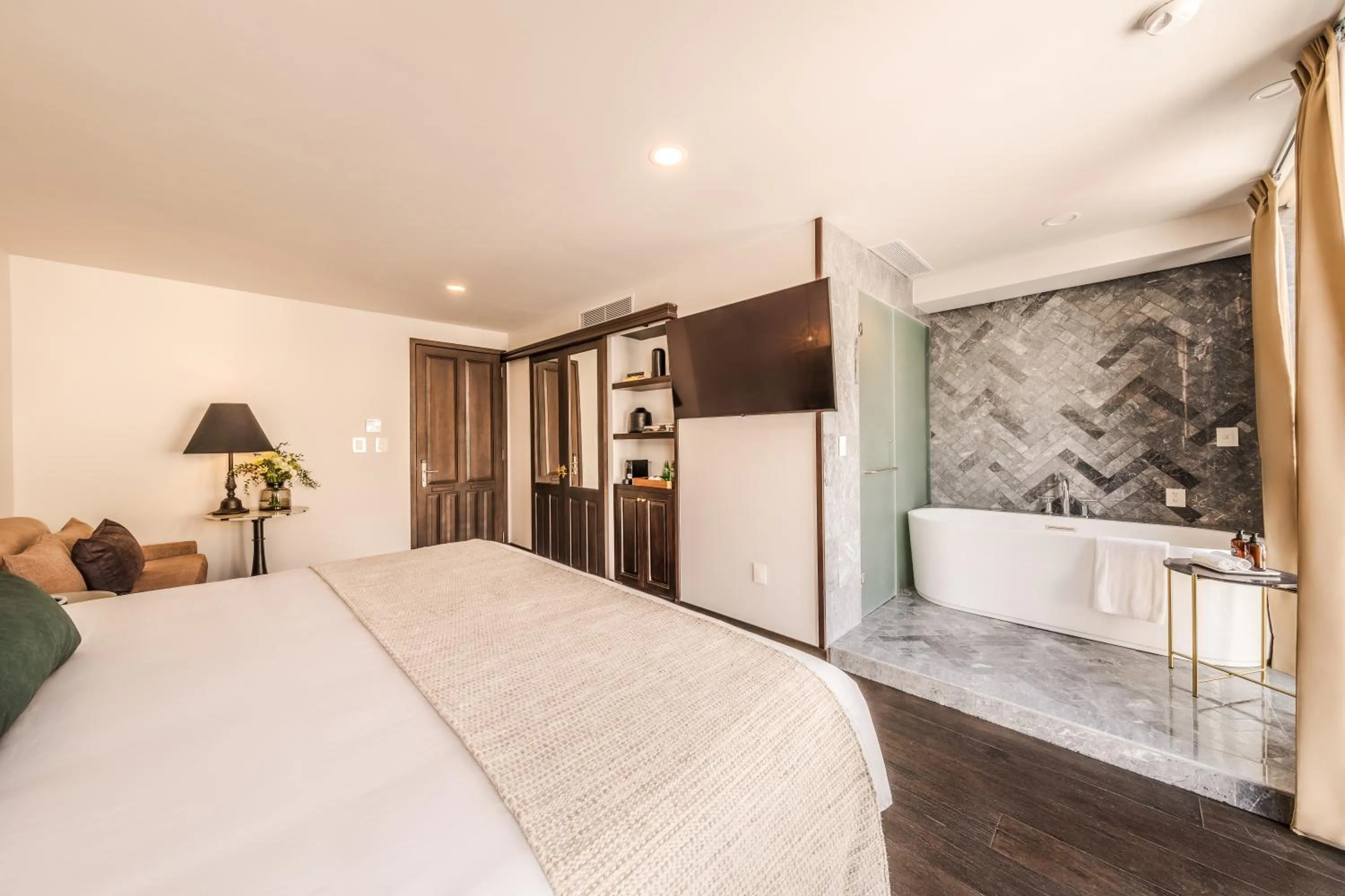 Bathroom, Bed in Casa Kloster Hotel Boutique