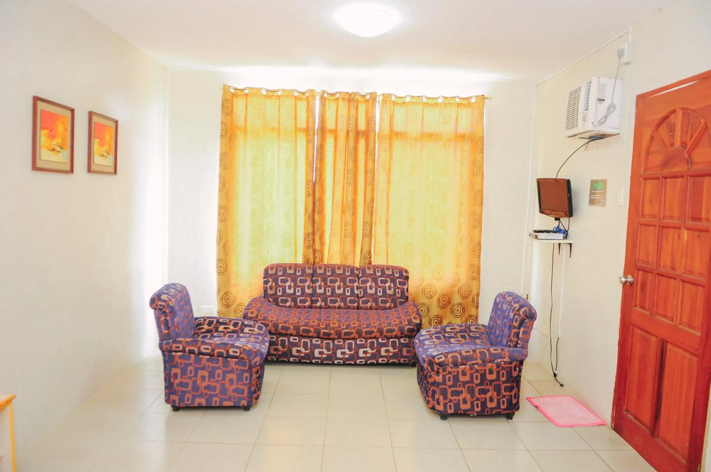 TV and multimedia in Northland Resort Hotel Manapla