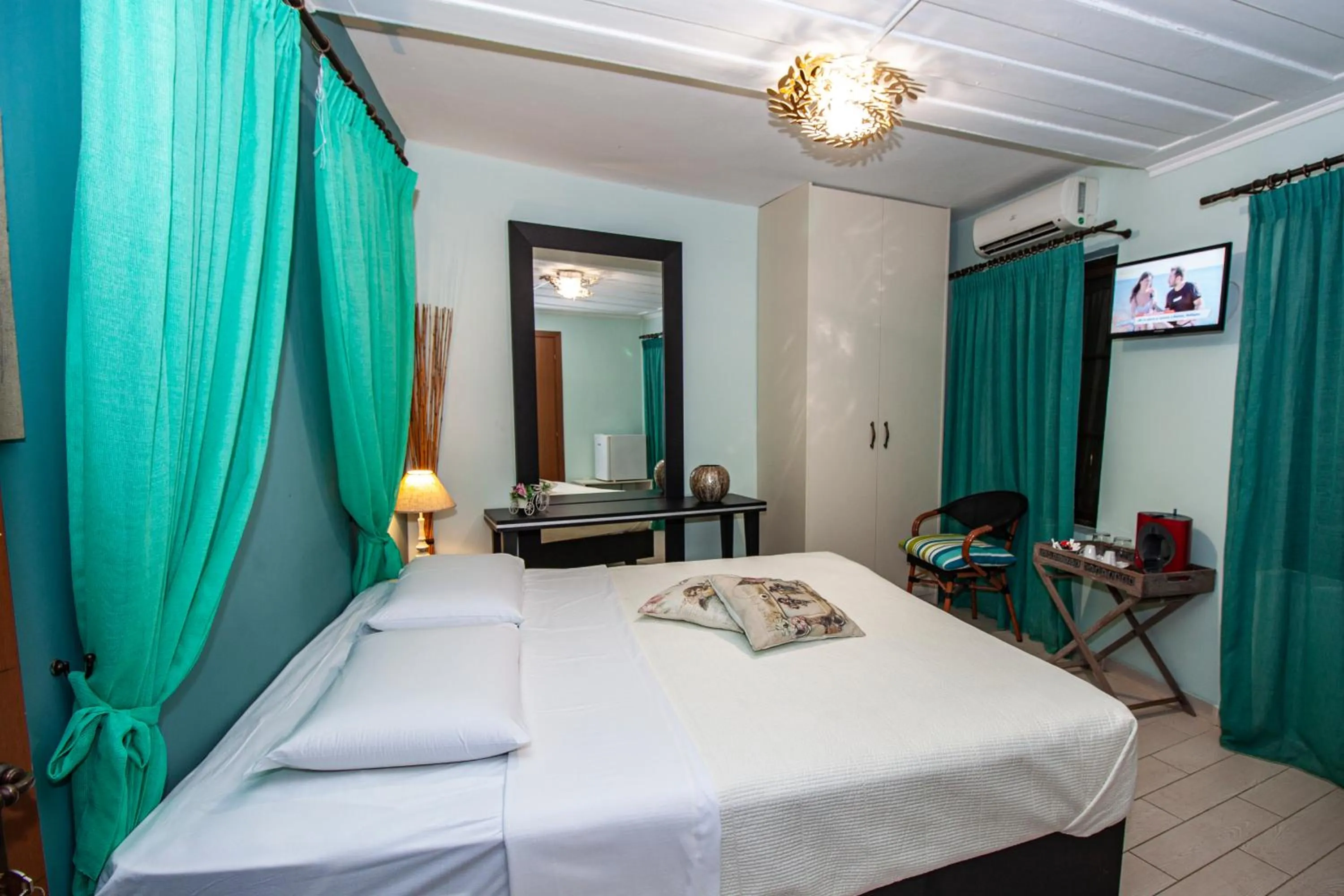 Photo of the whole room, Bed in Elia Portou Rooms