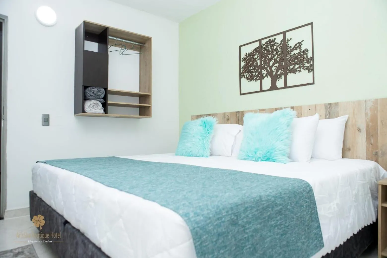 Photo of the whole room, Bed in ArisSha Boutique Hotel