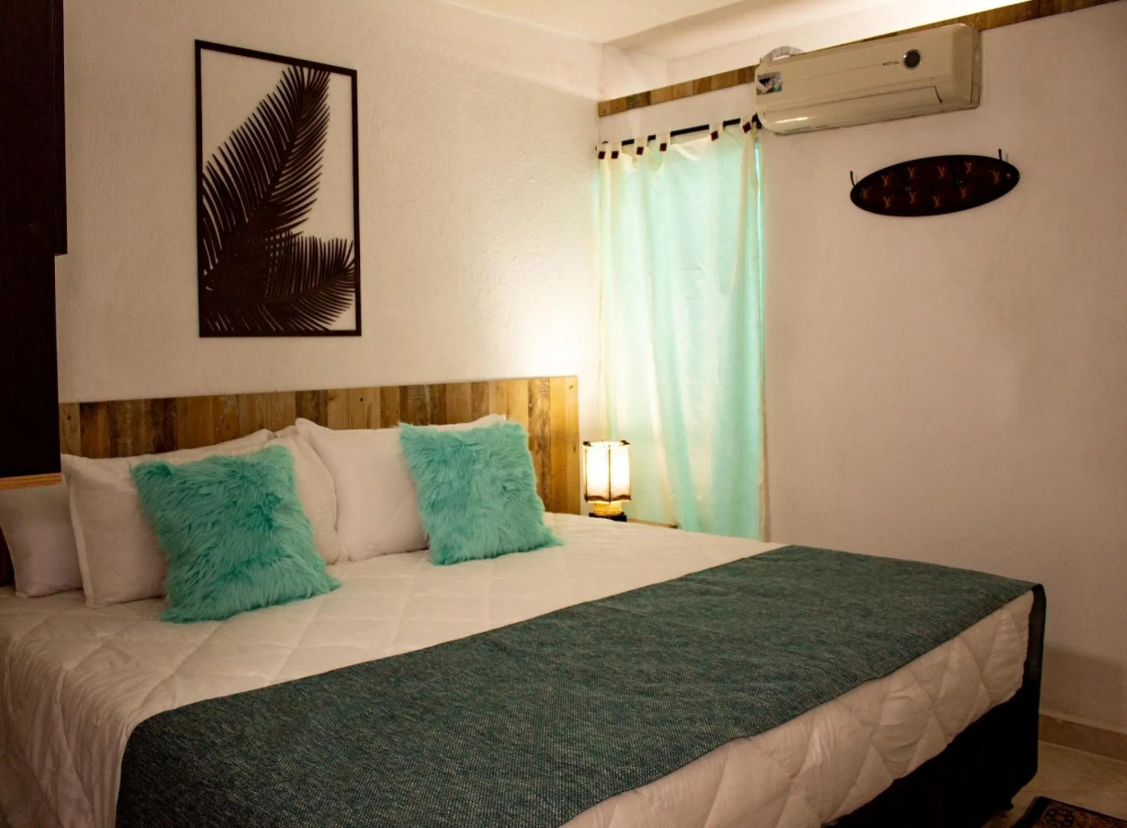 Photo of the whole room, Bed in ArisSha Boutique Hotel