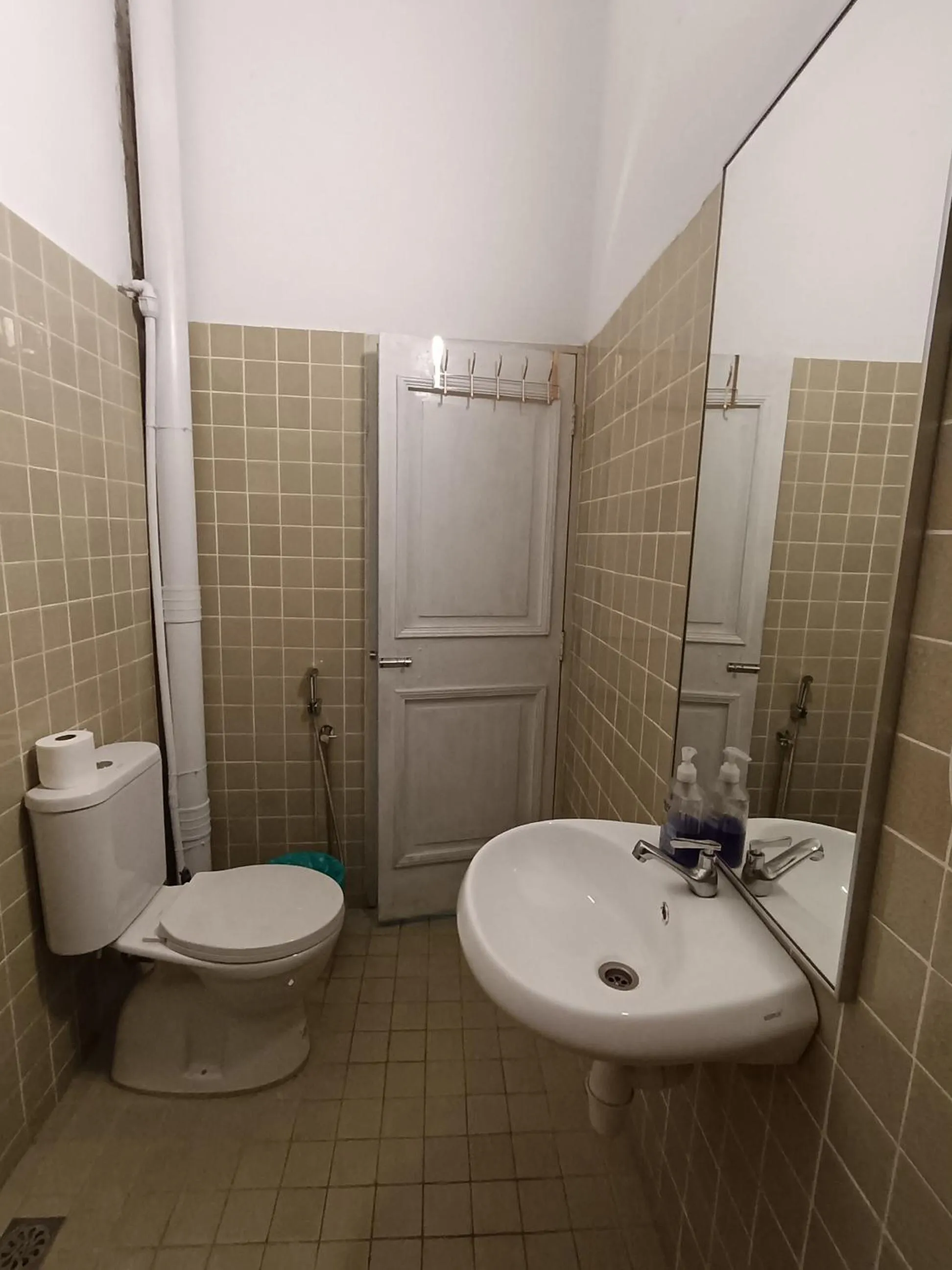 Toilet in The Georgetown Green Gates