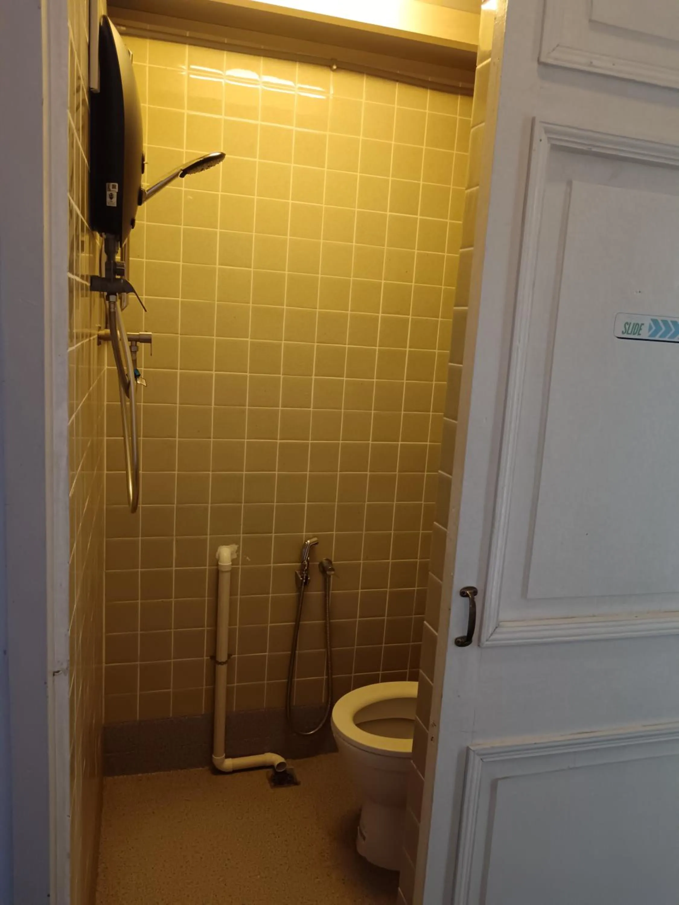 Shower in The Georgetown Green Gates