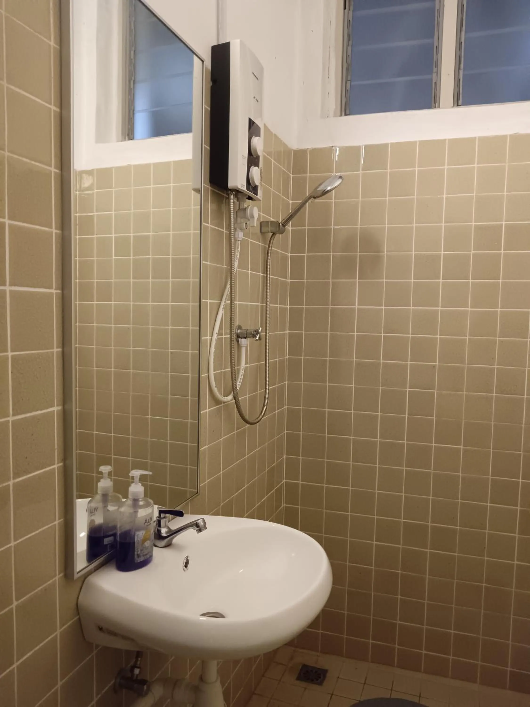 Shower in The Georgetown Green Gates