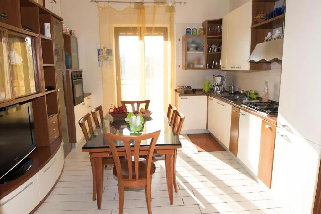 Kitchen or kitchenette in B&B S Home