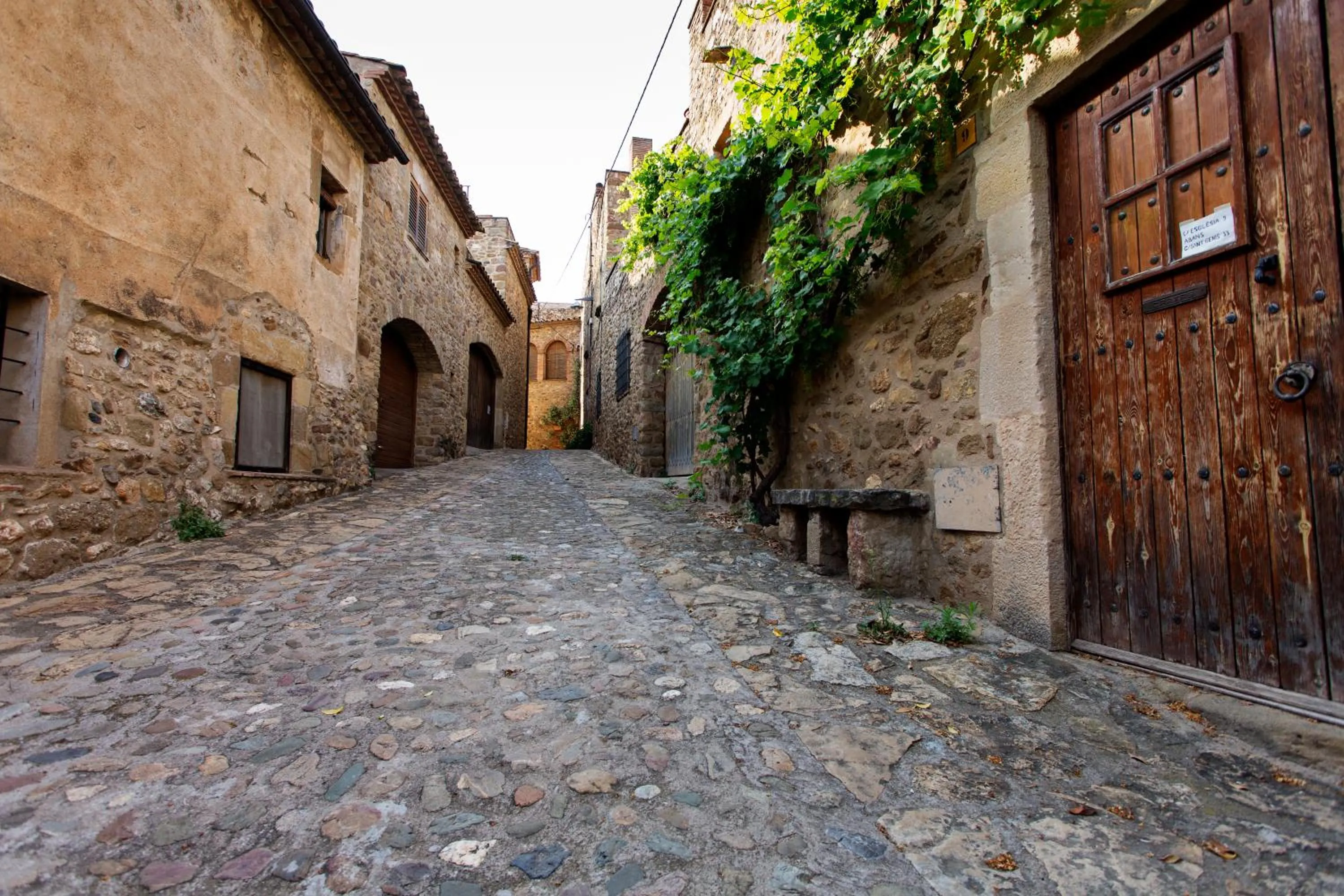 Encís d'Empordà -Adults Only-