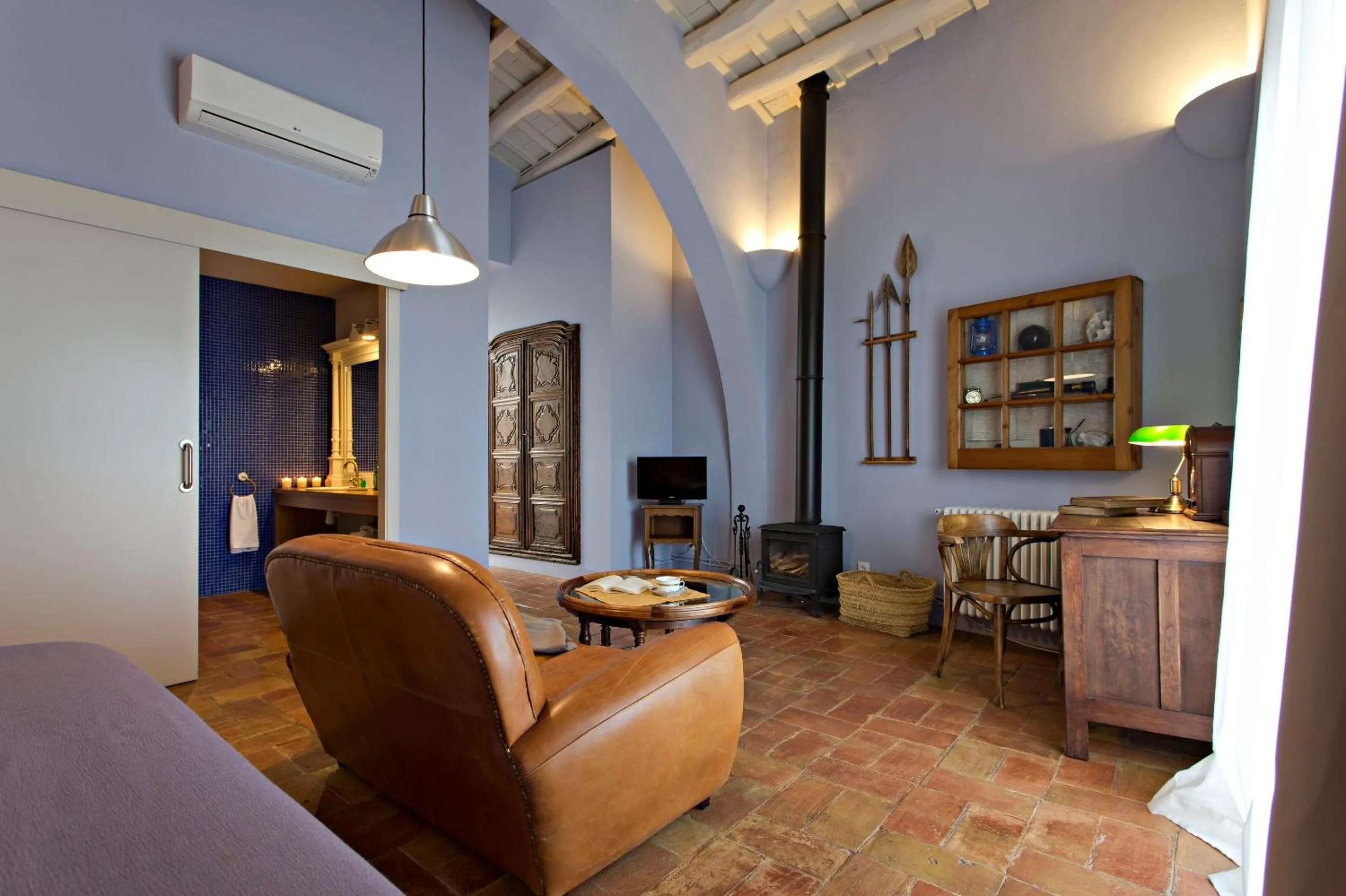 TV and multimedia in Encís d'Empordà -Adults Only-