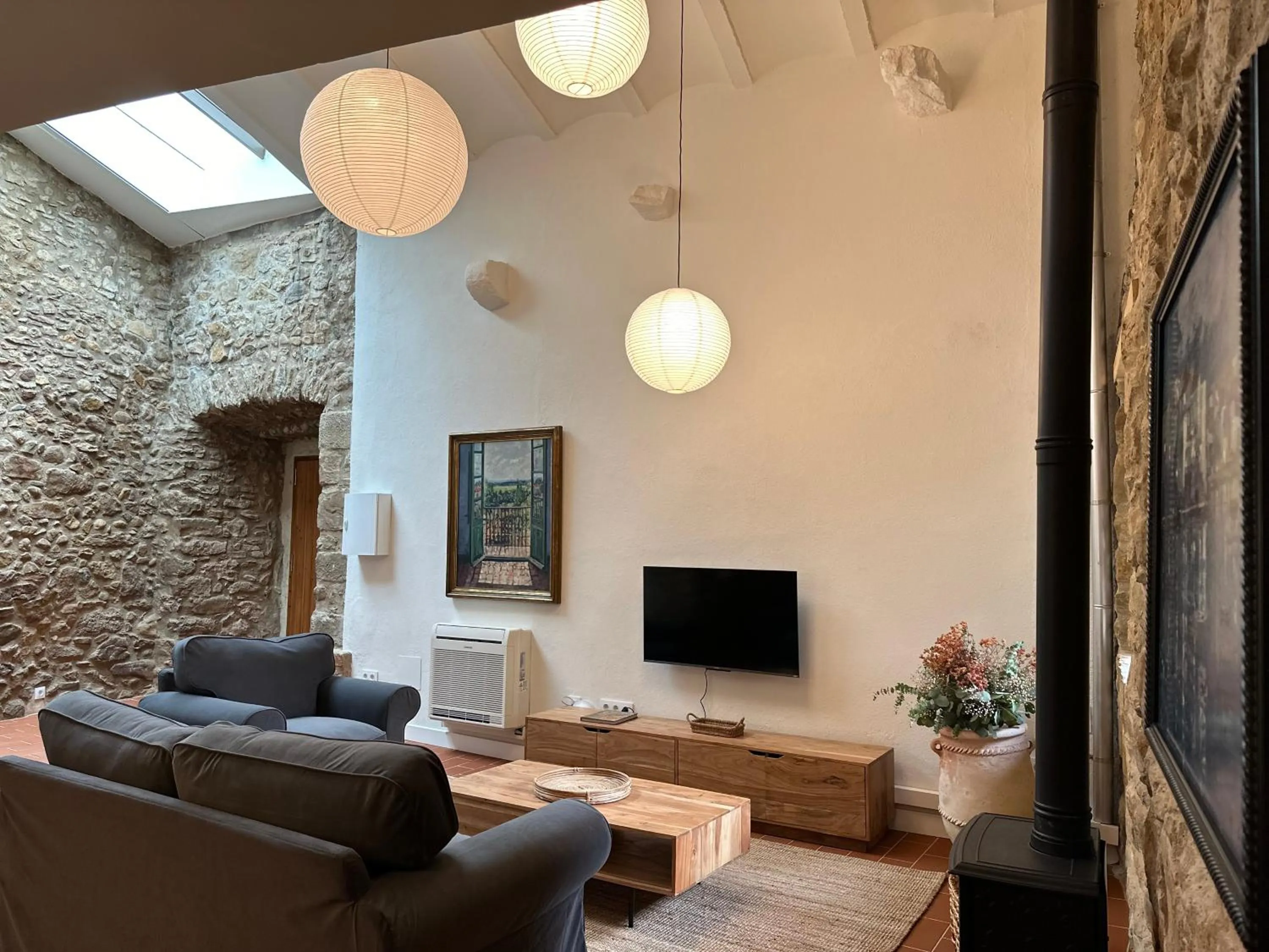 TV and multimedia in Encís d'Empordà -Adults Only-