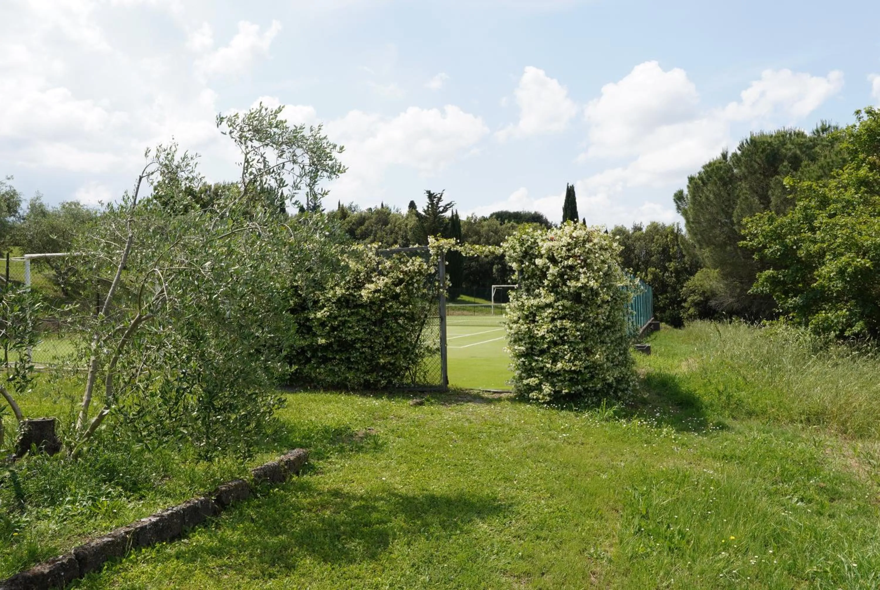 Tennis court in Locanda le Boscarecce