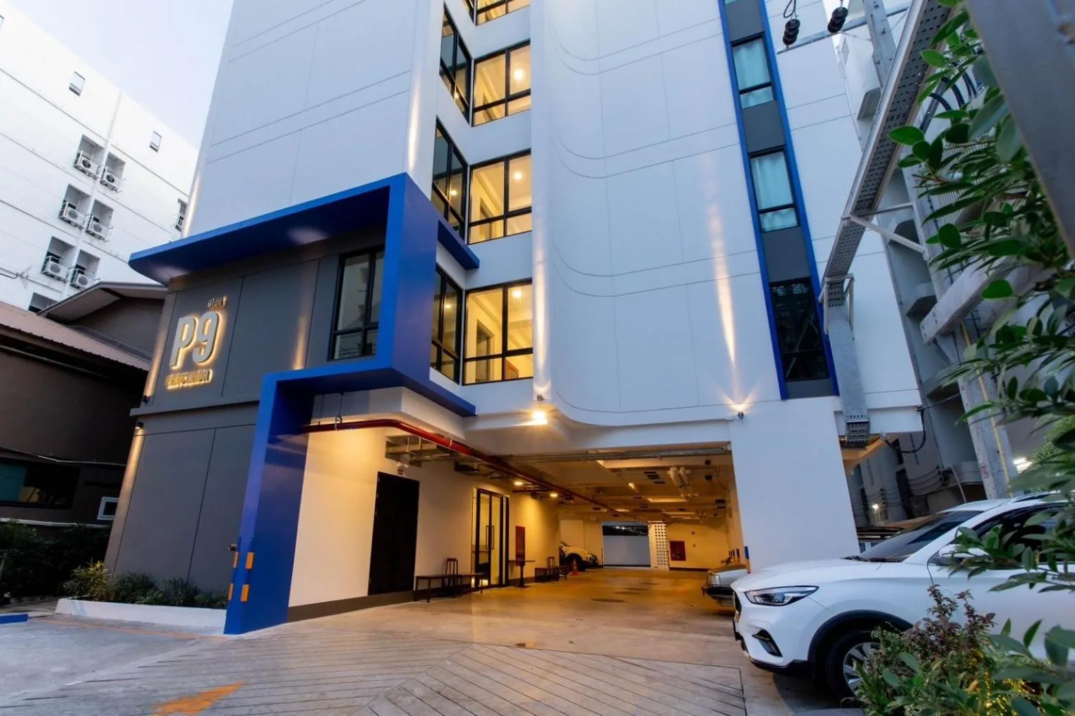 Property building in P9 Ratchada Hotel