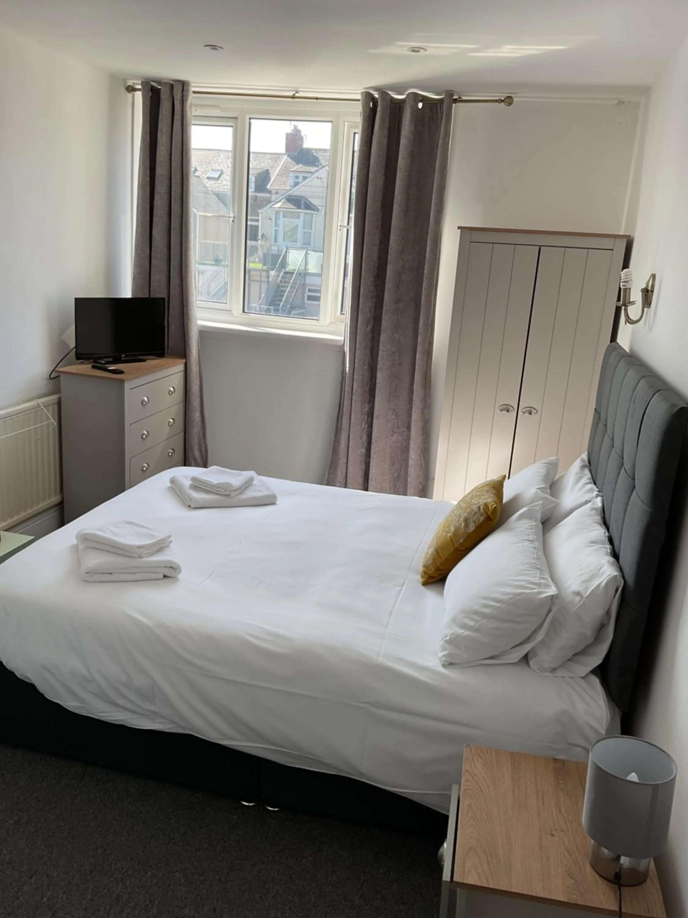 TV and multimedia, Bed in The Brentwood Hotel Porthcawl