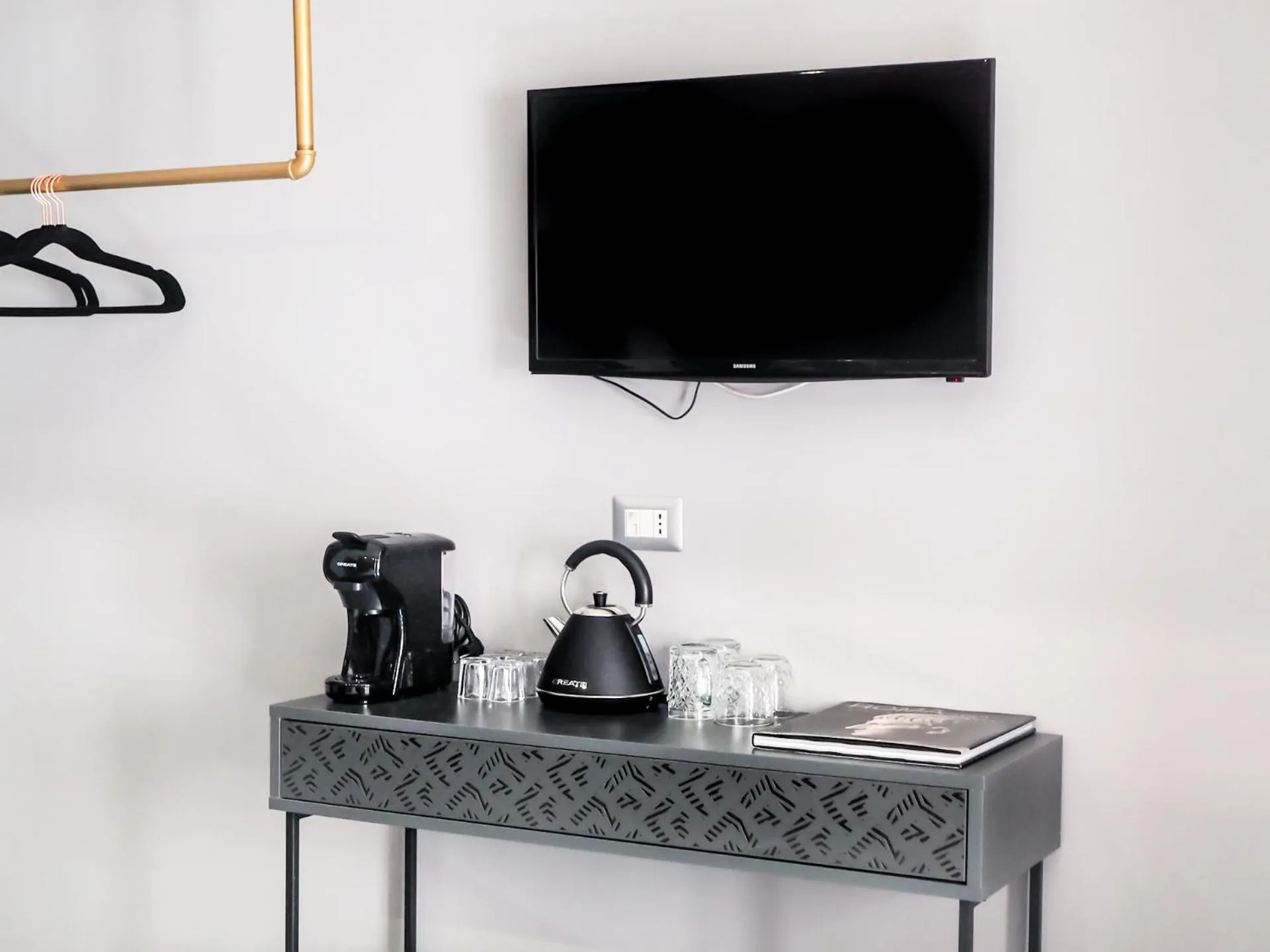 TV and multimedia in C'est La Vie Suites