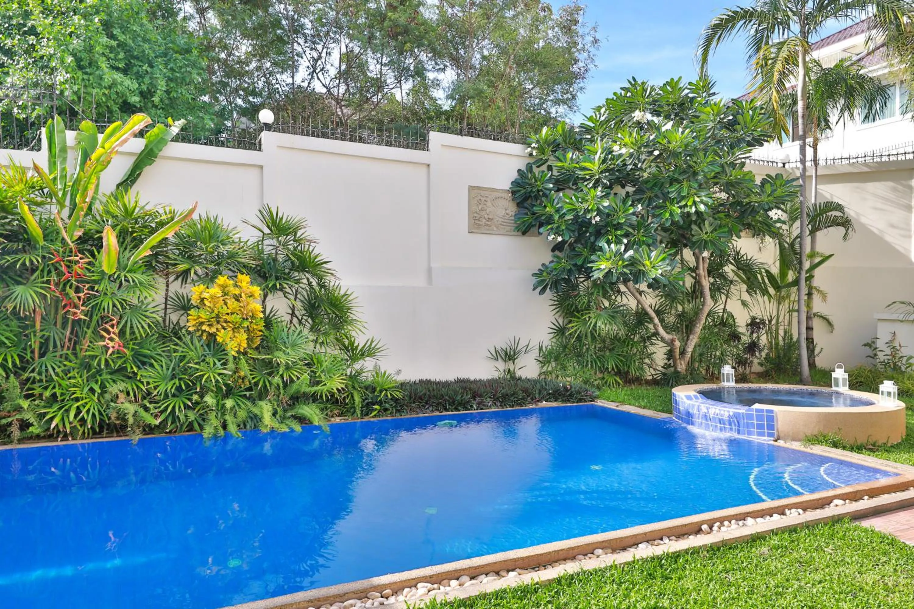 Swimming pool in Tortuga Villas Pattaya