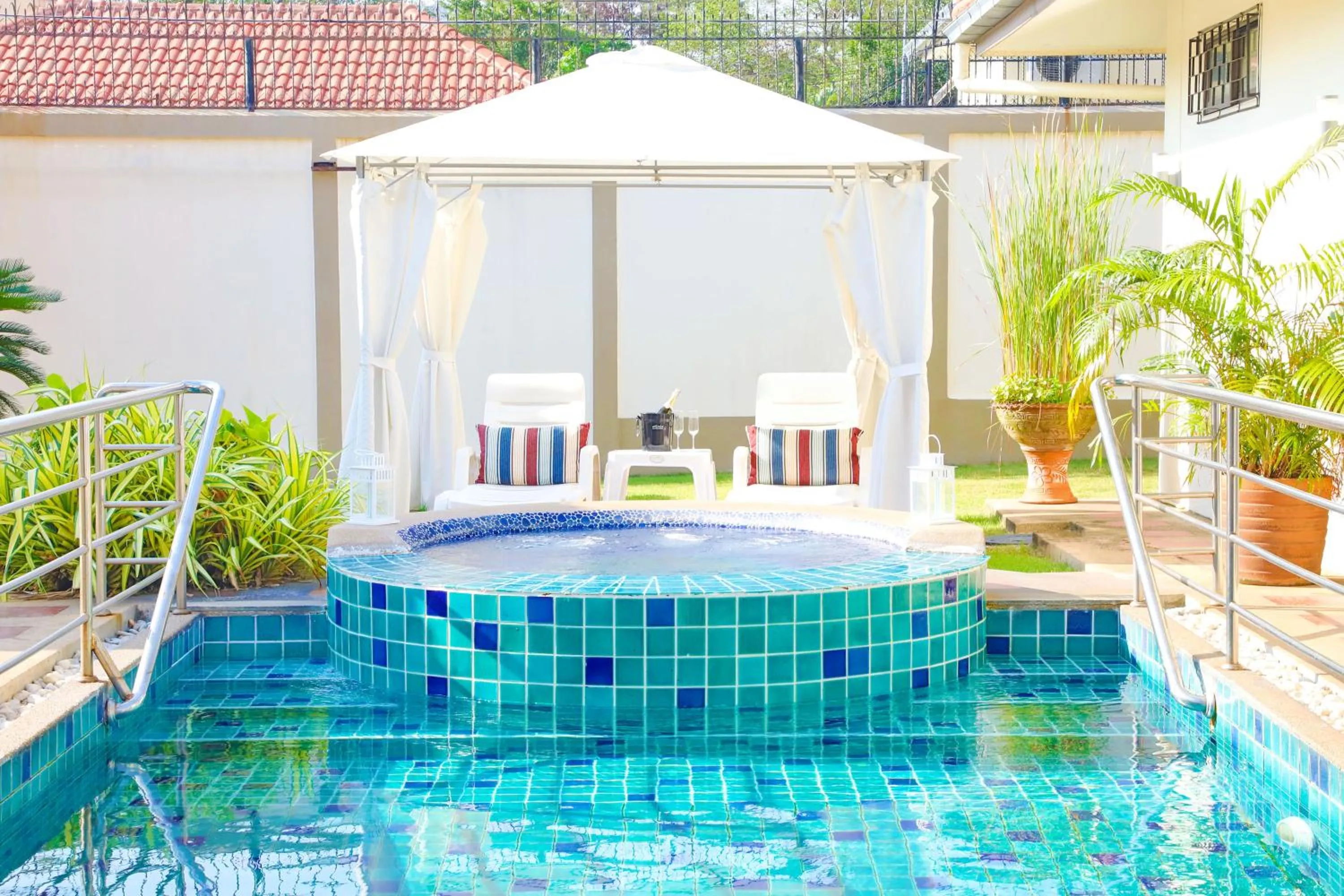 Swimming pool in Tortuga Villas Pattaya