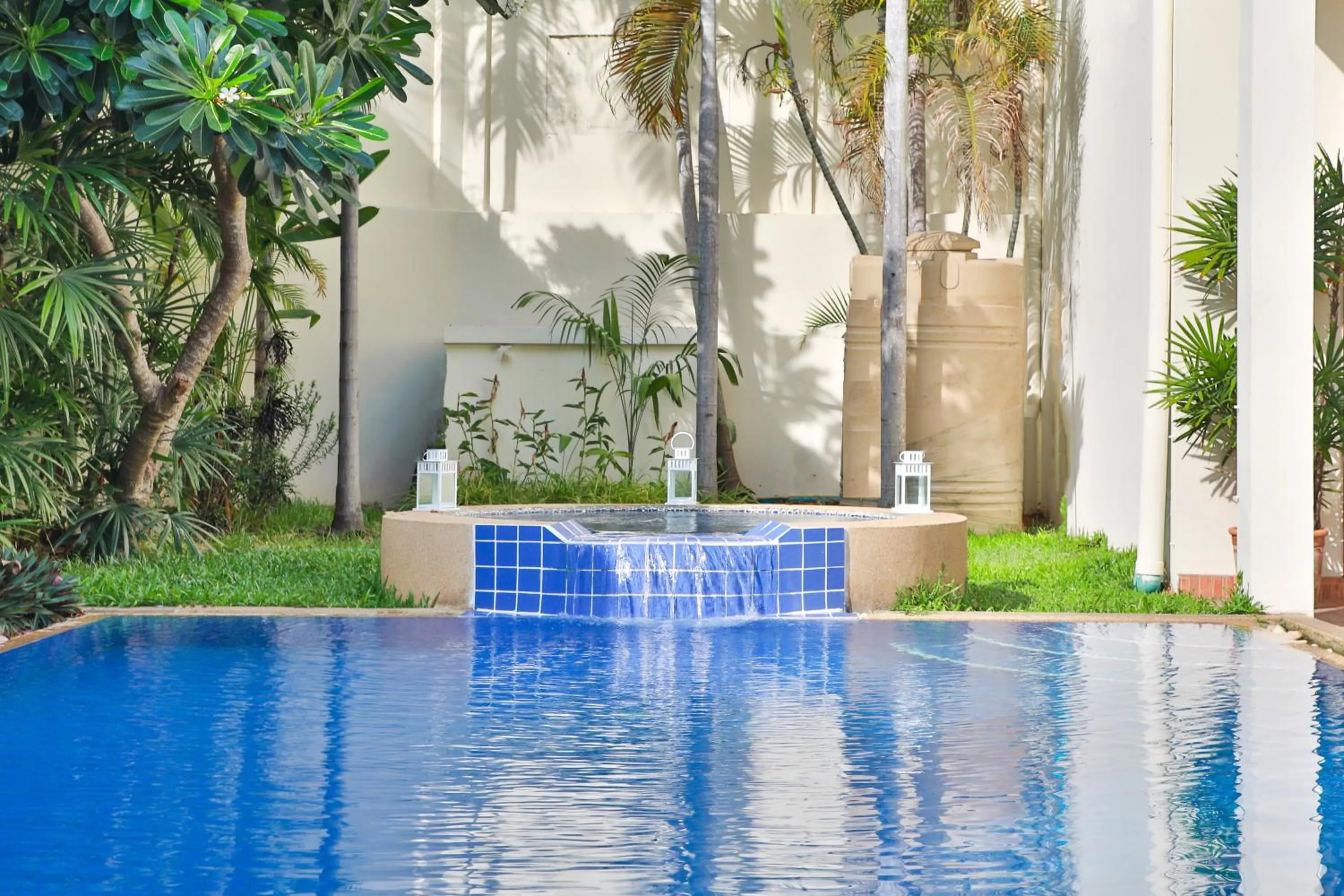 Swimming pool in Tortuga Villas Pattaya