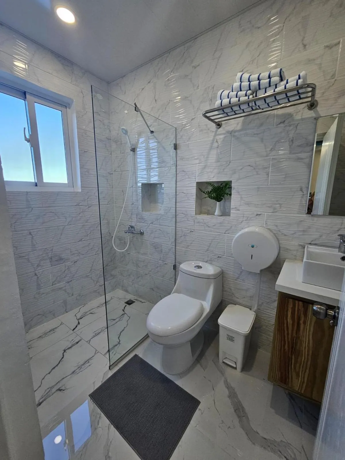 Shower in Hotel Gutz