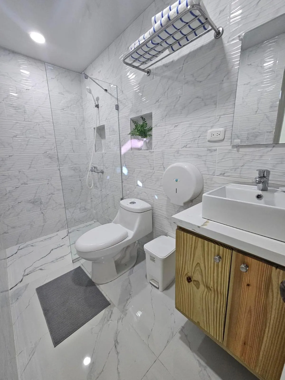 Shower in Hotel Gutz