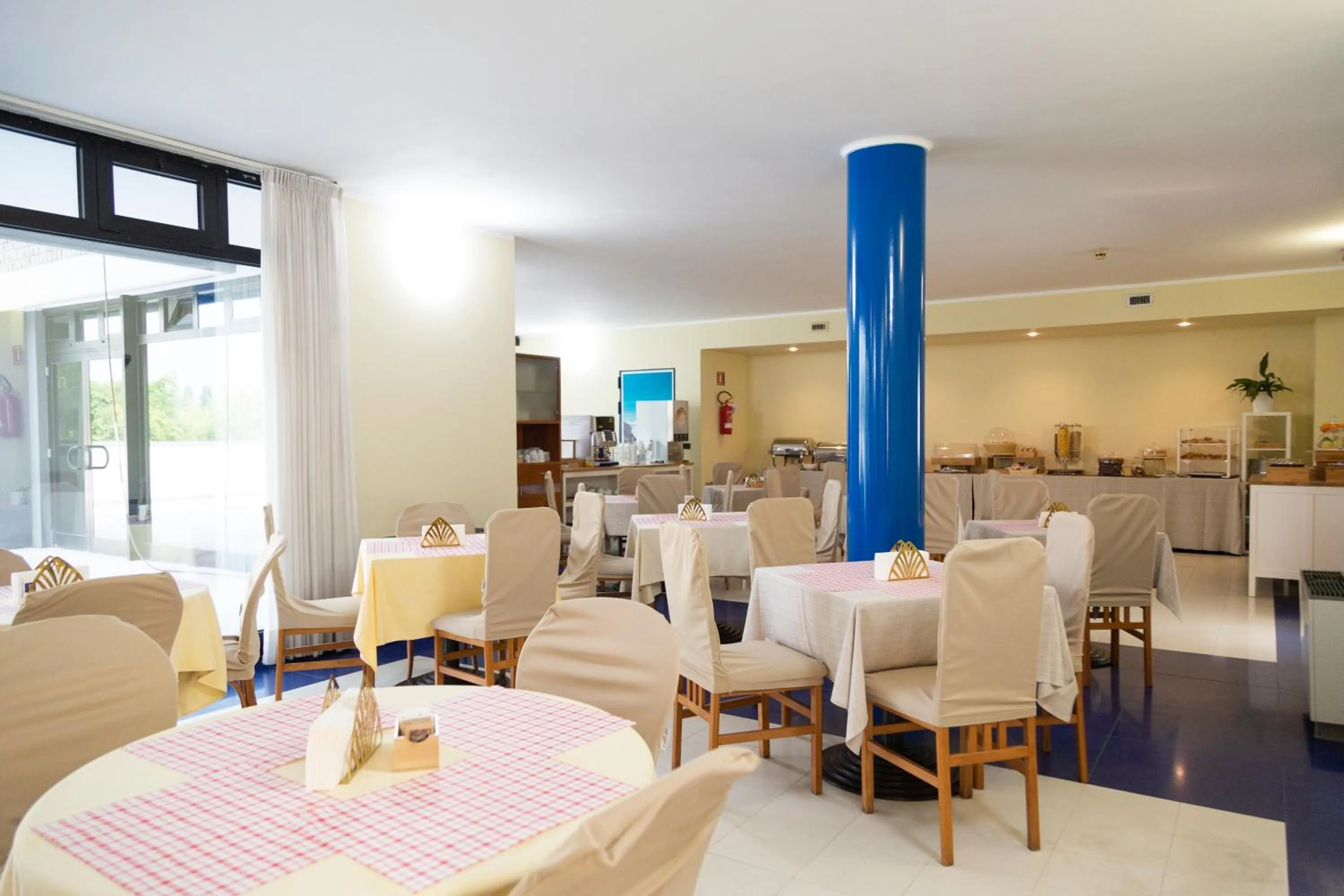 Breakfast in iH Hotels Milano Blu Visconti