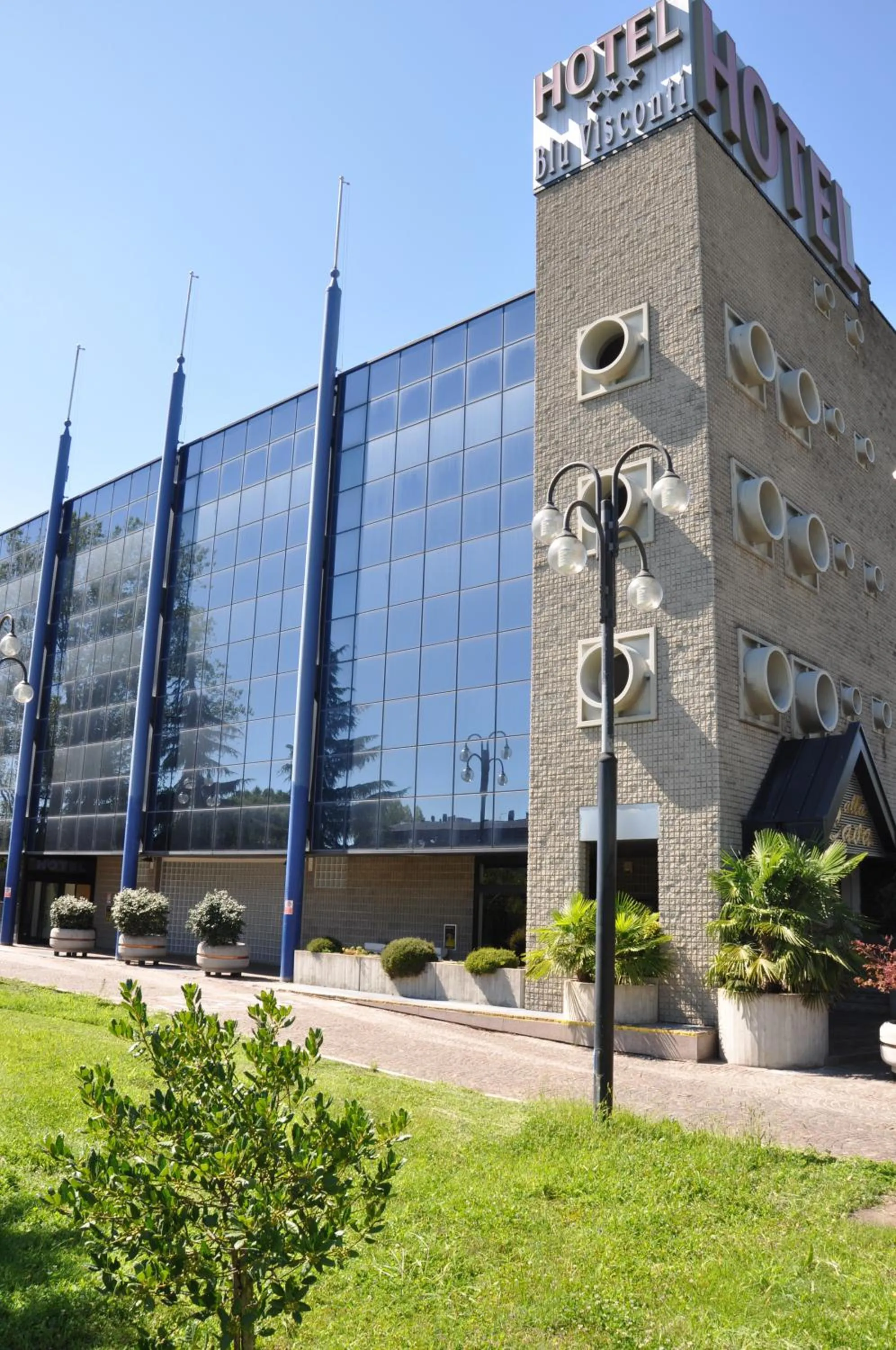 Facade/entrance in iH Hotels Milano Blu Visconti