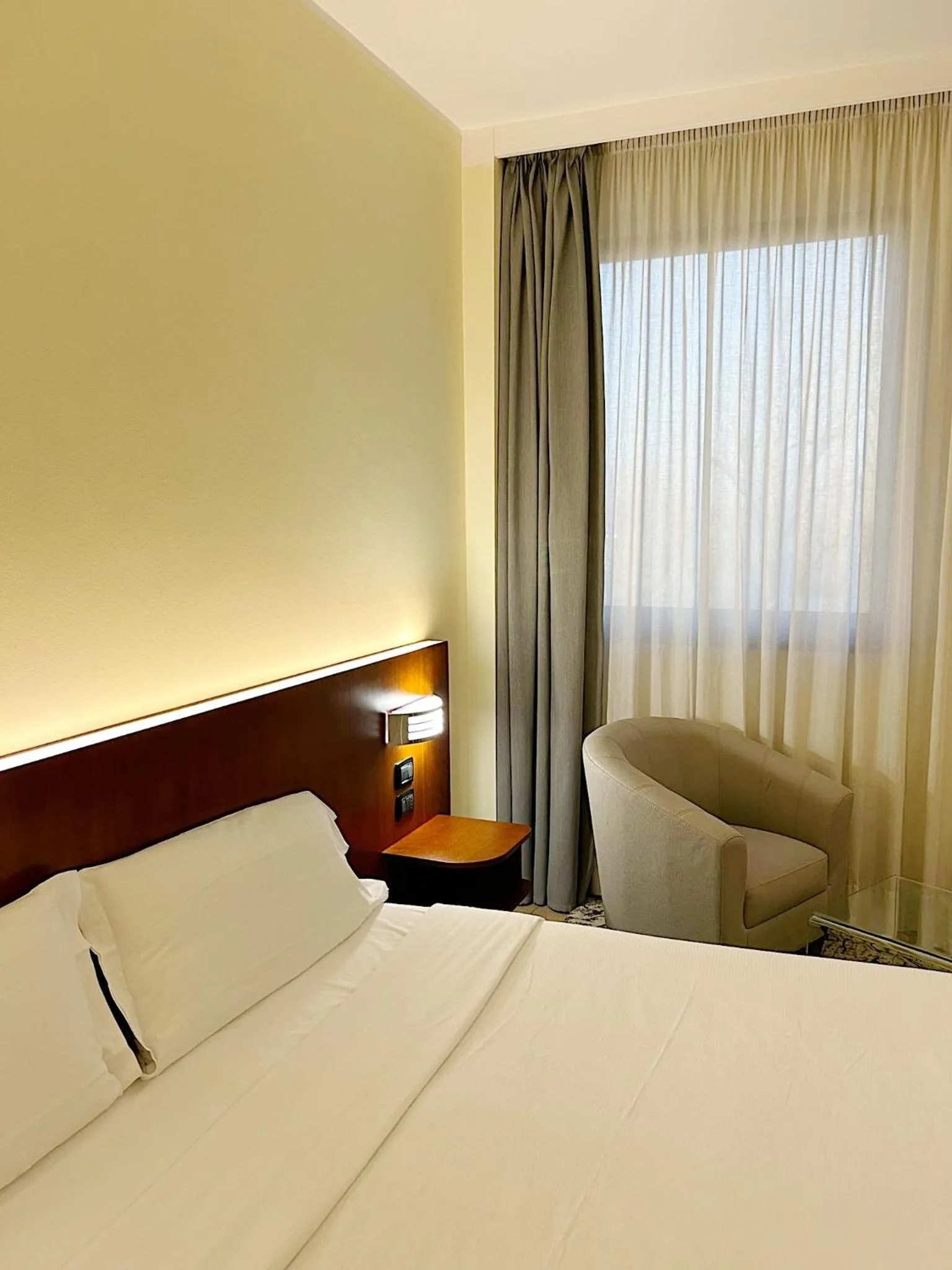 Bed in iH Hotels Milano Blu Visconti