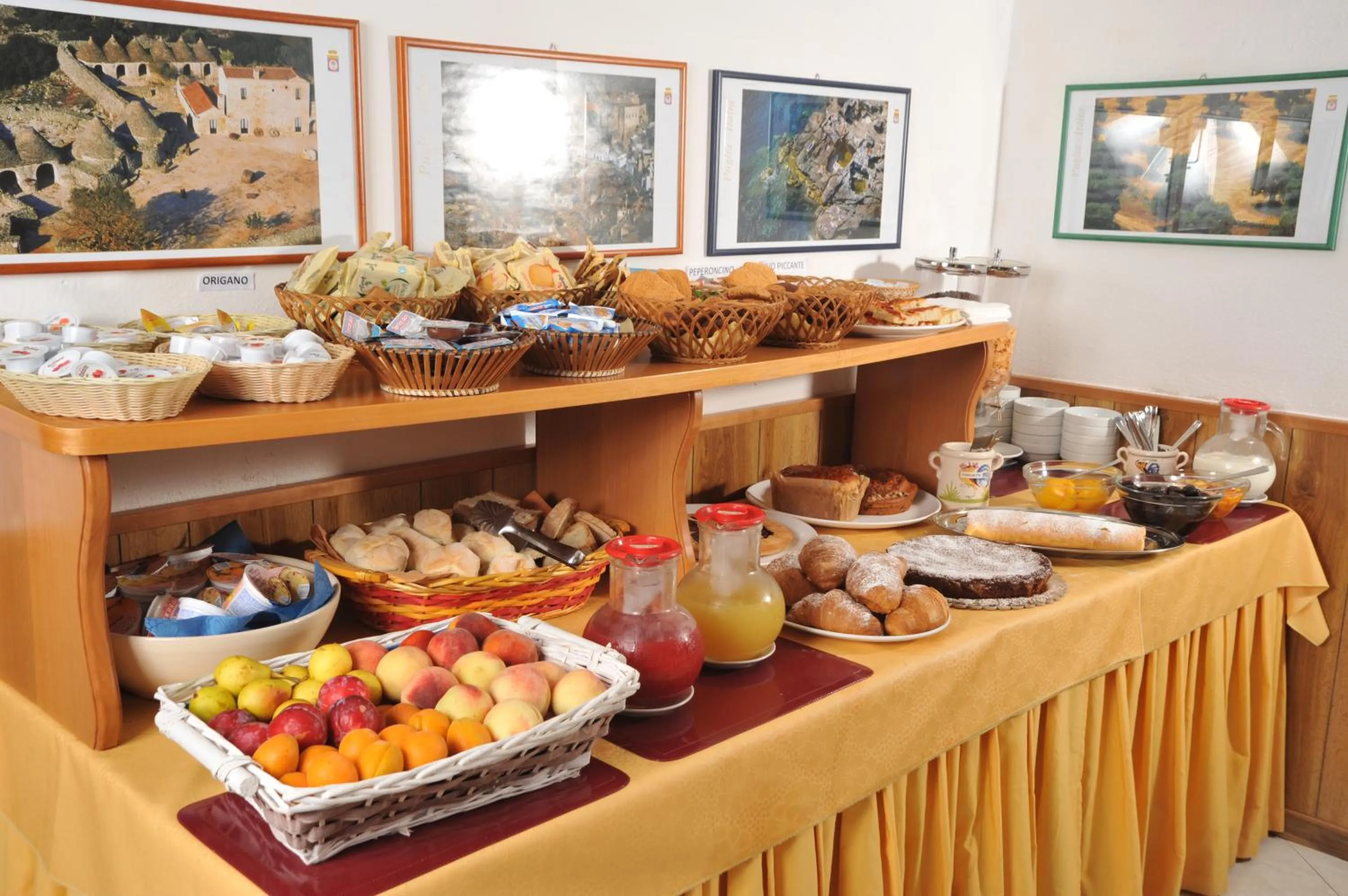 Buffet breakfast in Albergo Torrente