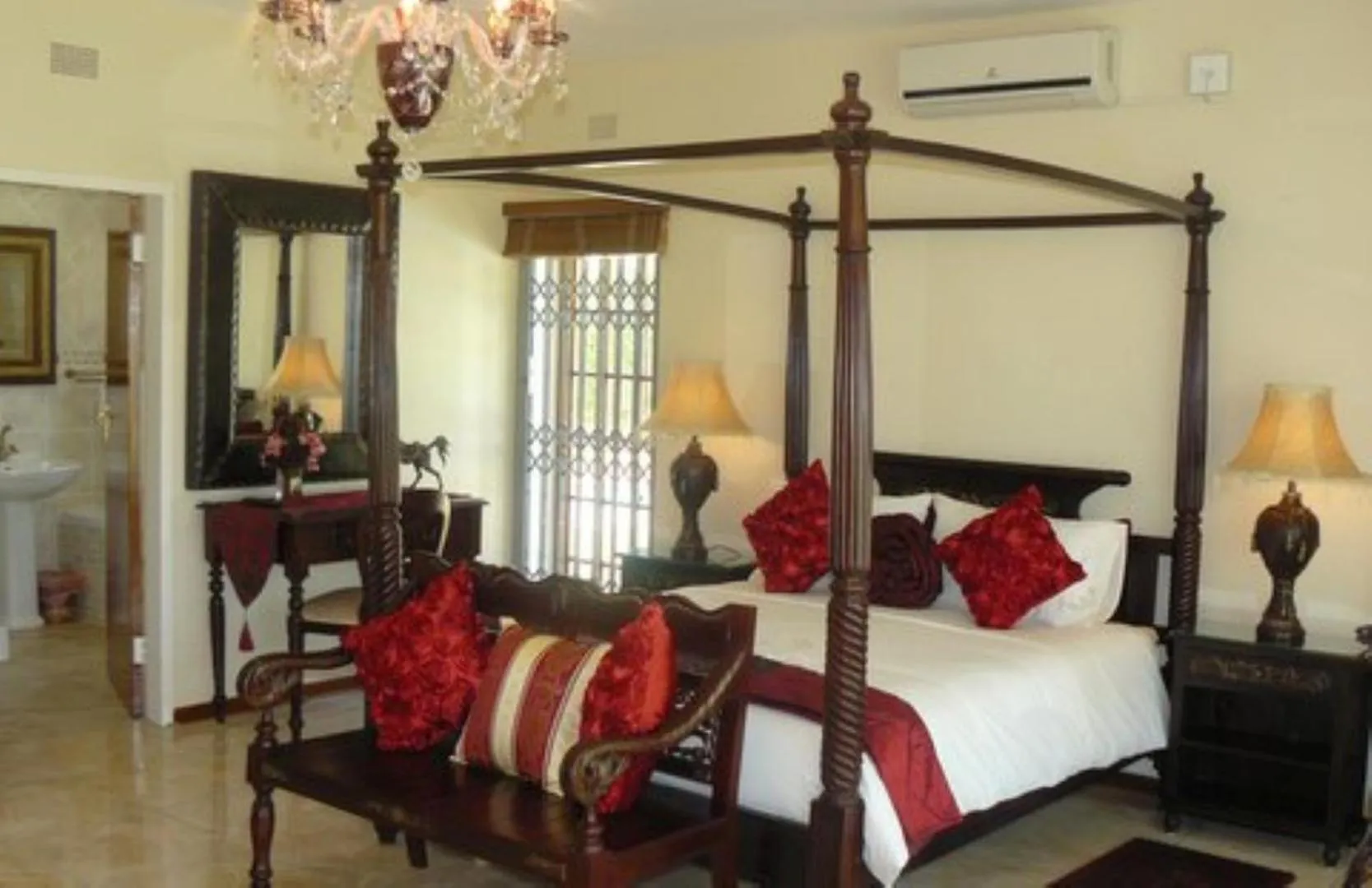 Bed in Kimberley Manor Guesthouse