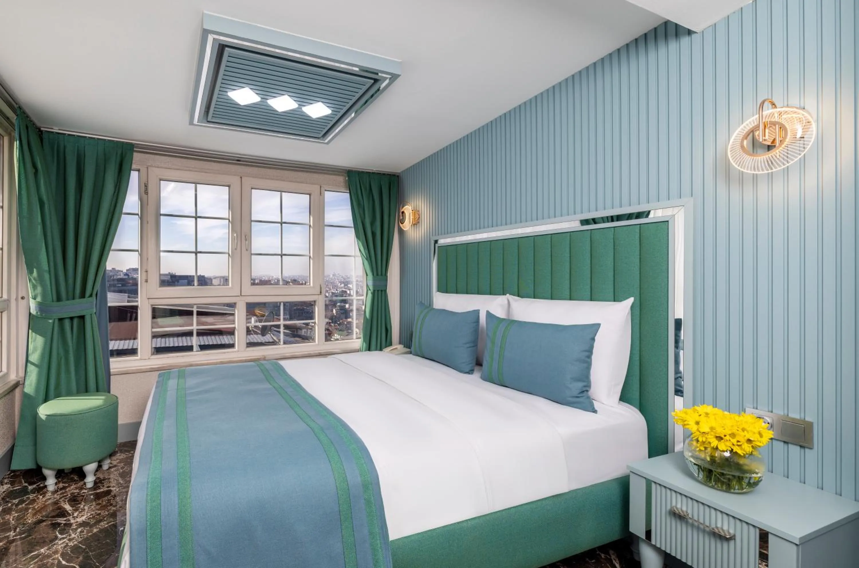 Bed in Santa Rio Gold Taxim Hotel