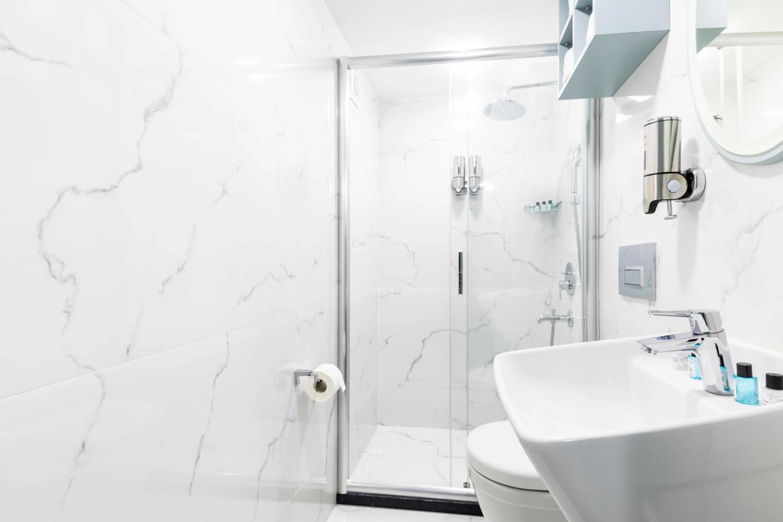 Shower in Santa Rio Gold Taxim Hotel