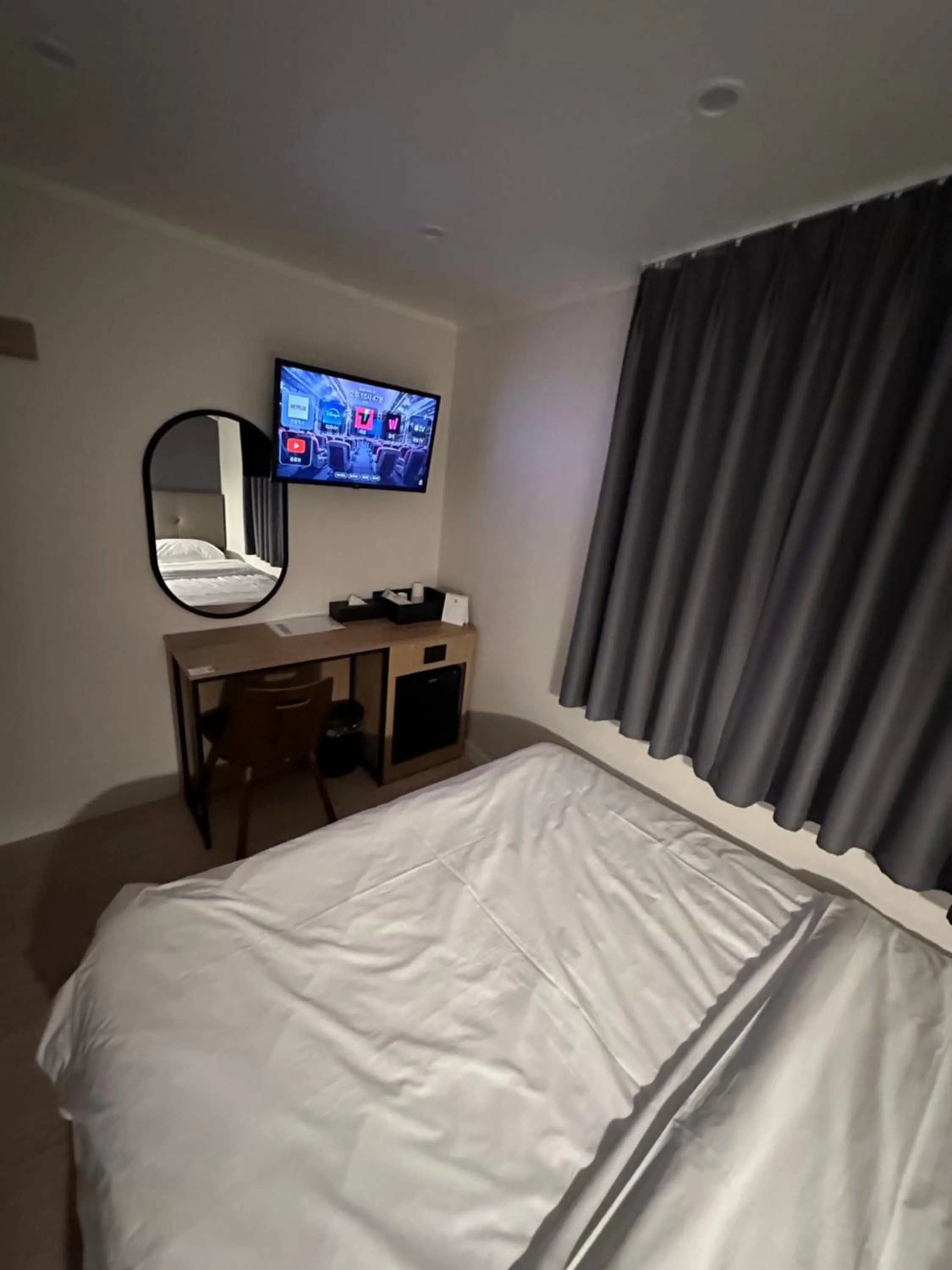 Property building, Bed in About Stay Dongdaemun