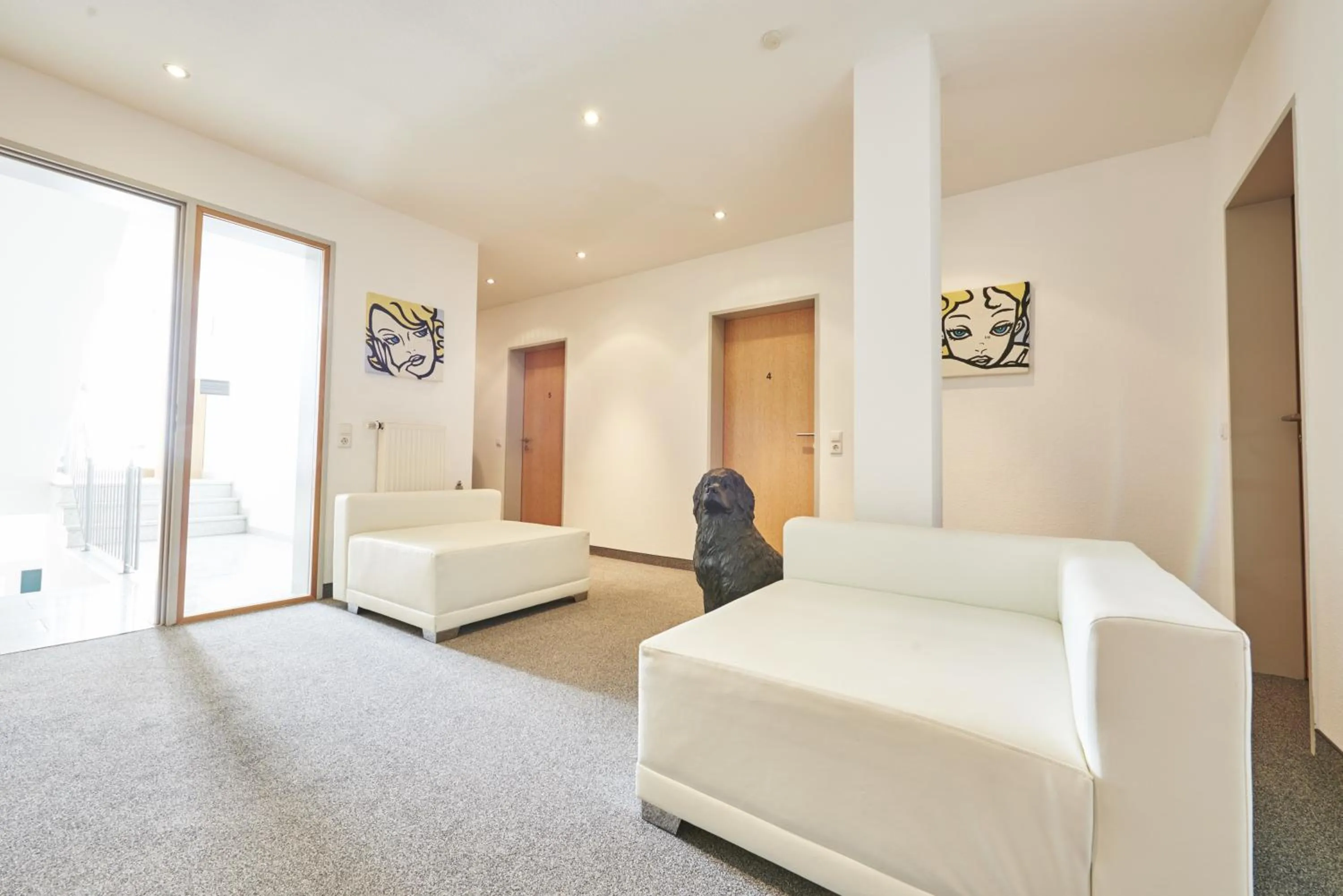 Property building, Bed in Gasthof Kreuz