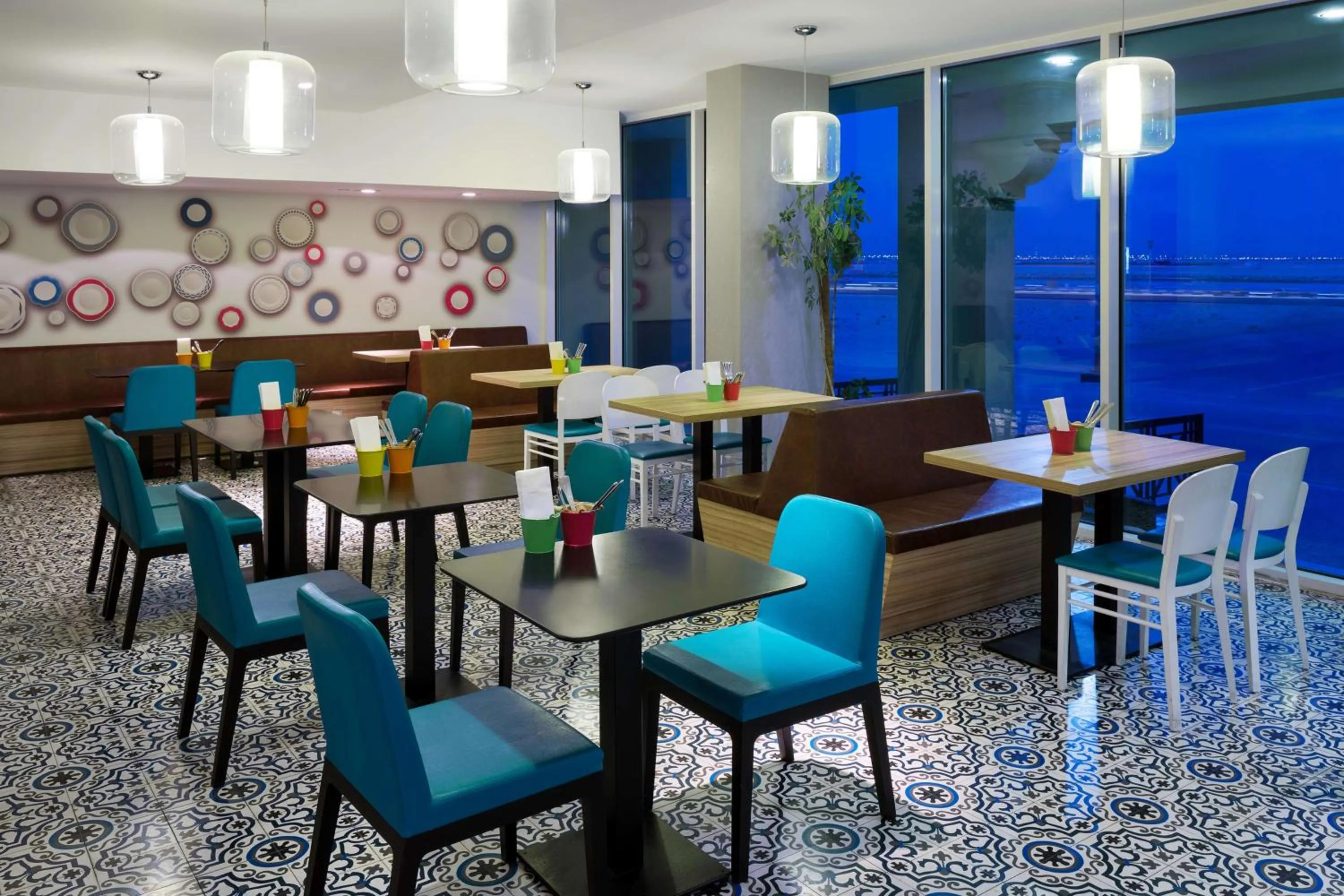 Restaurant/places to eat in Park Inn by Radisson Dammam