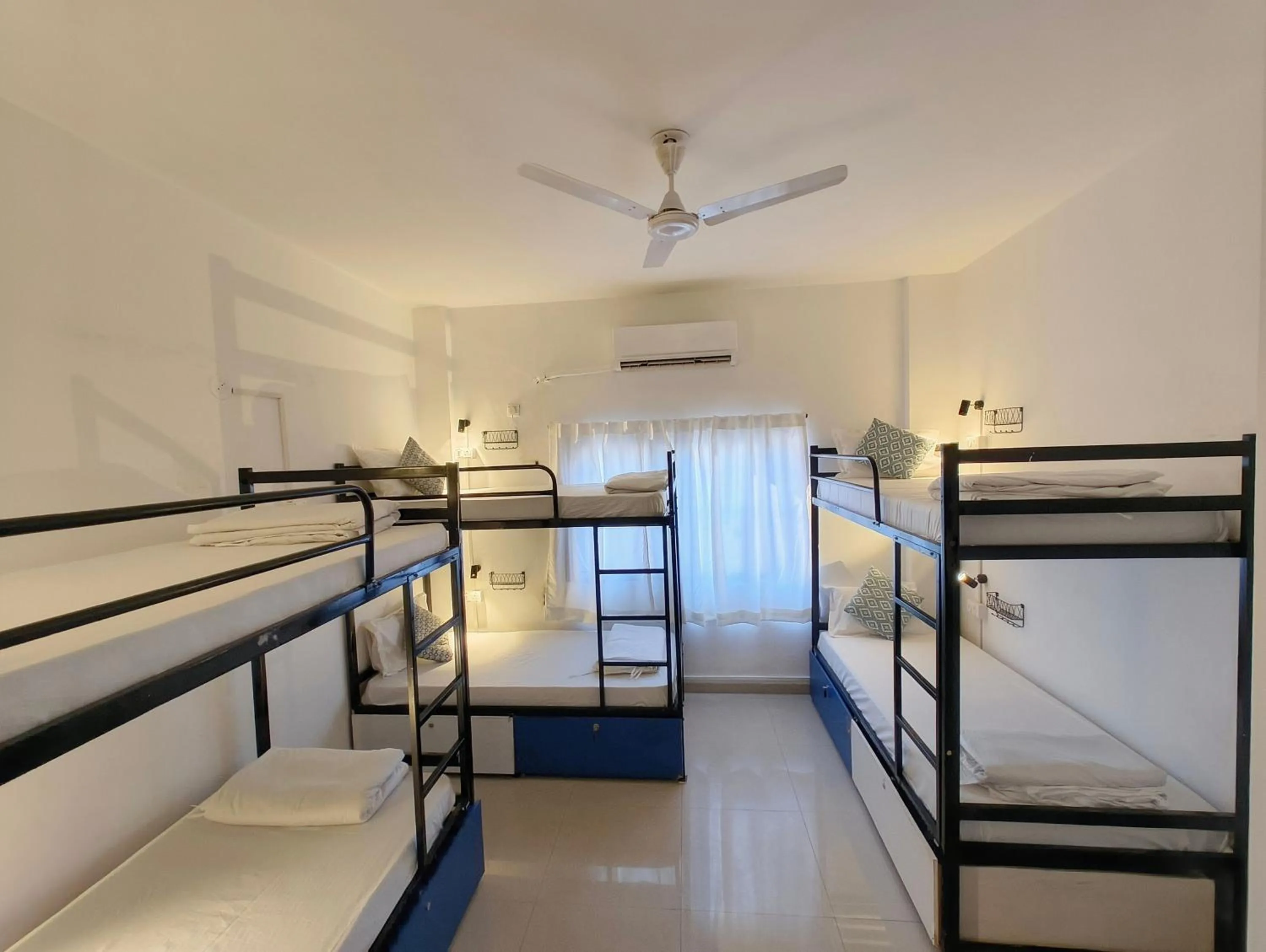 Bed in 6-Bed Female Dormitory Room in HOSHTEL99 - LUX - Stay, Cowork and Cafe - Luxurious Twin Bungalow