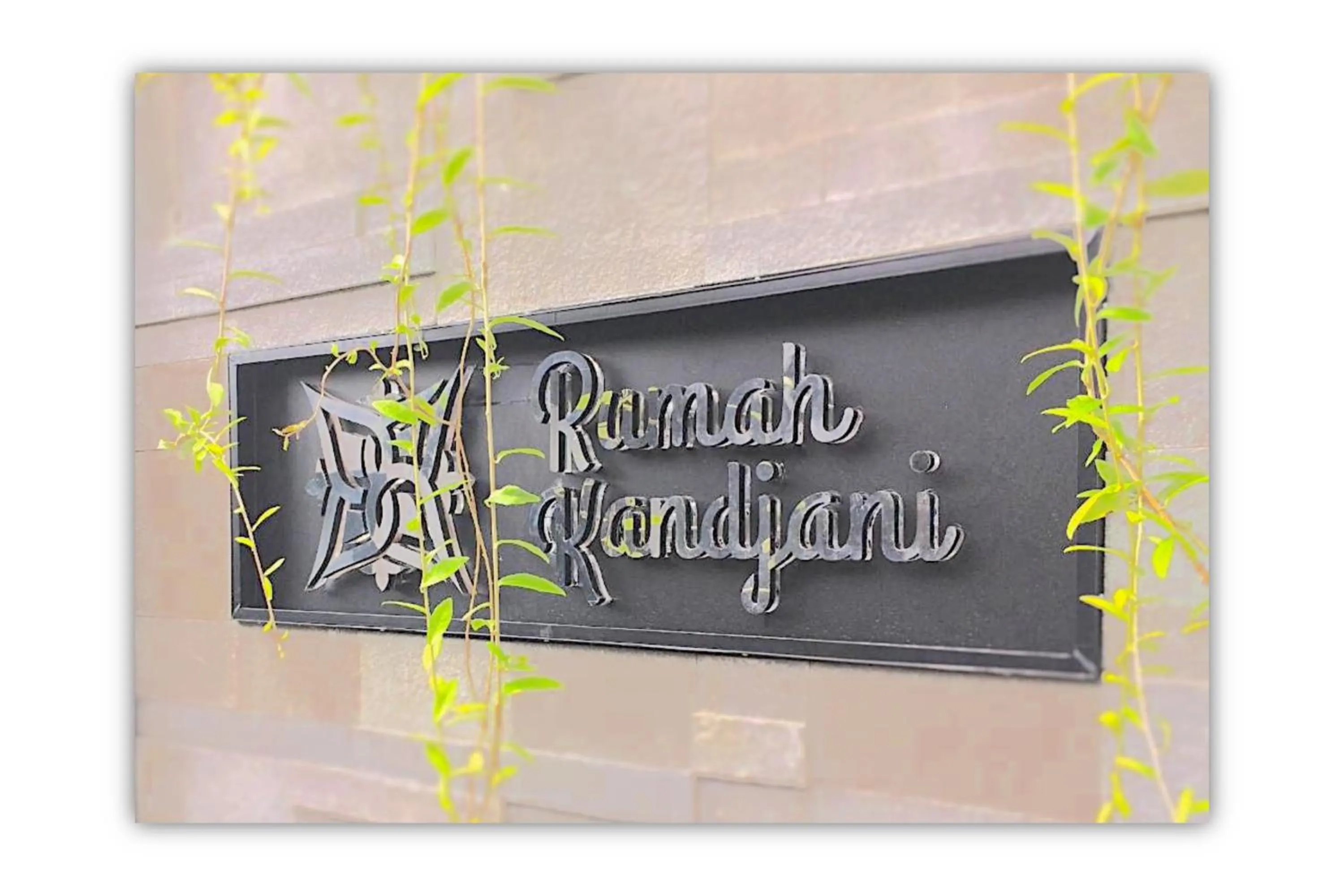 Property logo or sign in Rumah Kandjani By Makati