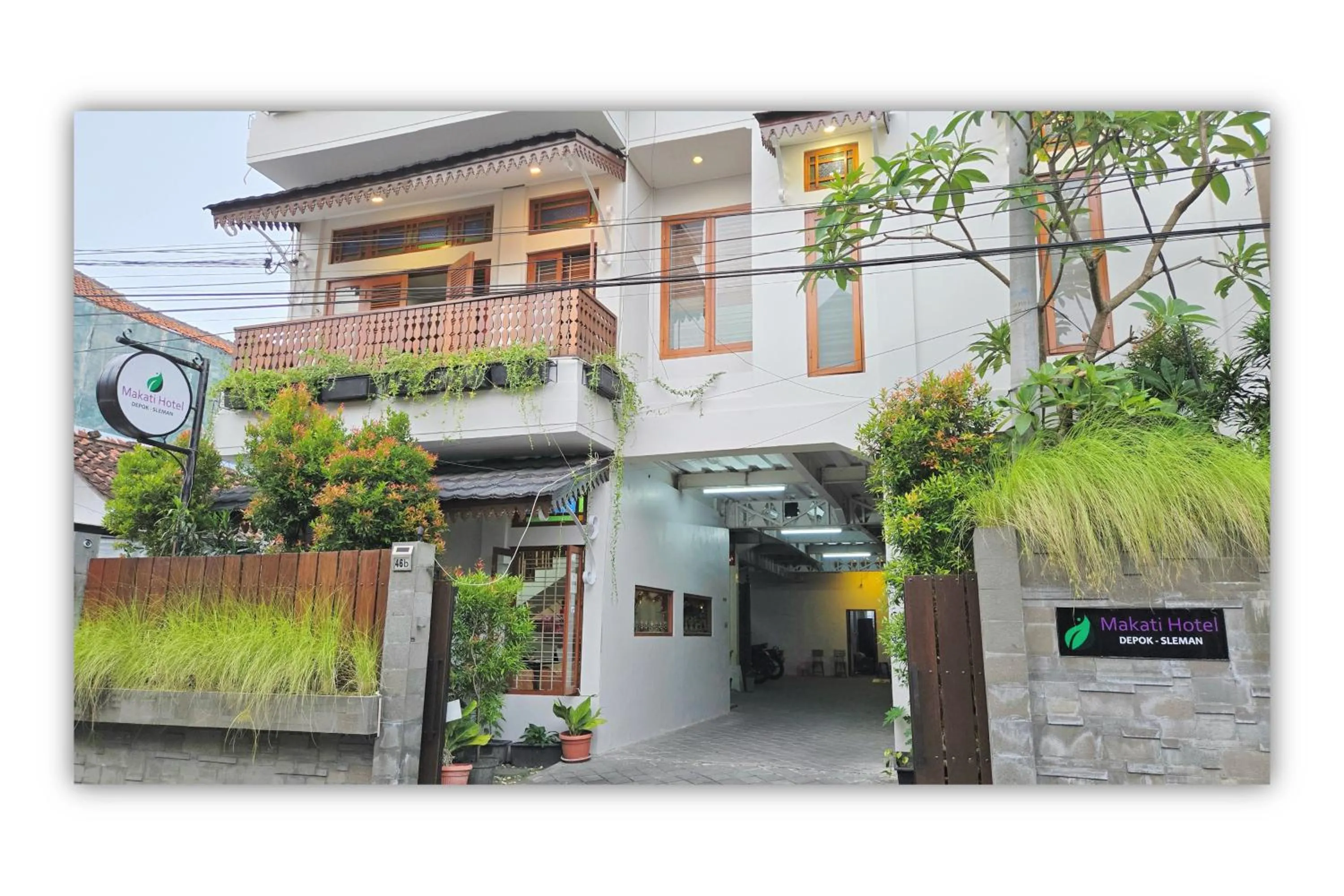 Property building in Rumah Kandjani By Makati