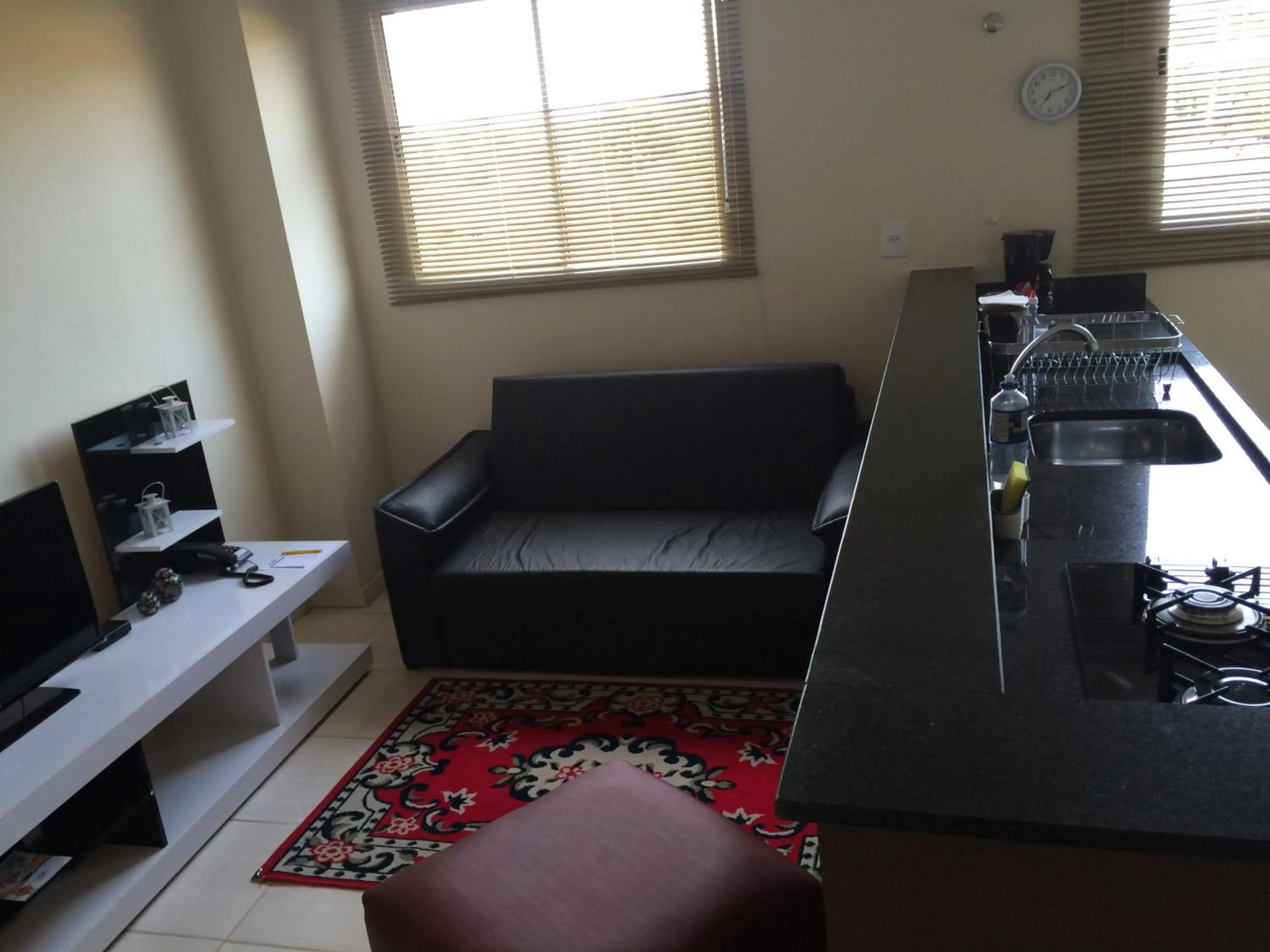 Kitchen or kitchenette in Flor Que Ri - Flats Mobiliados na Melhor Localização