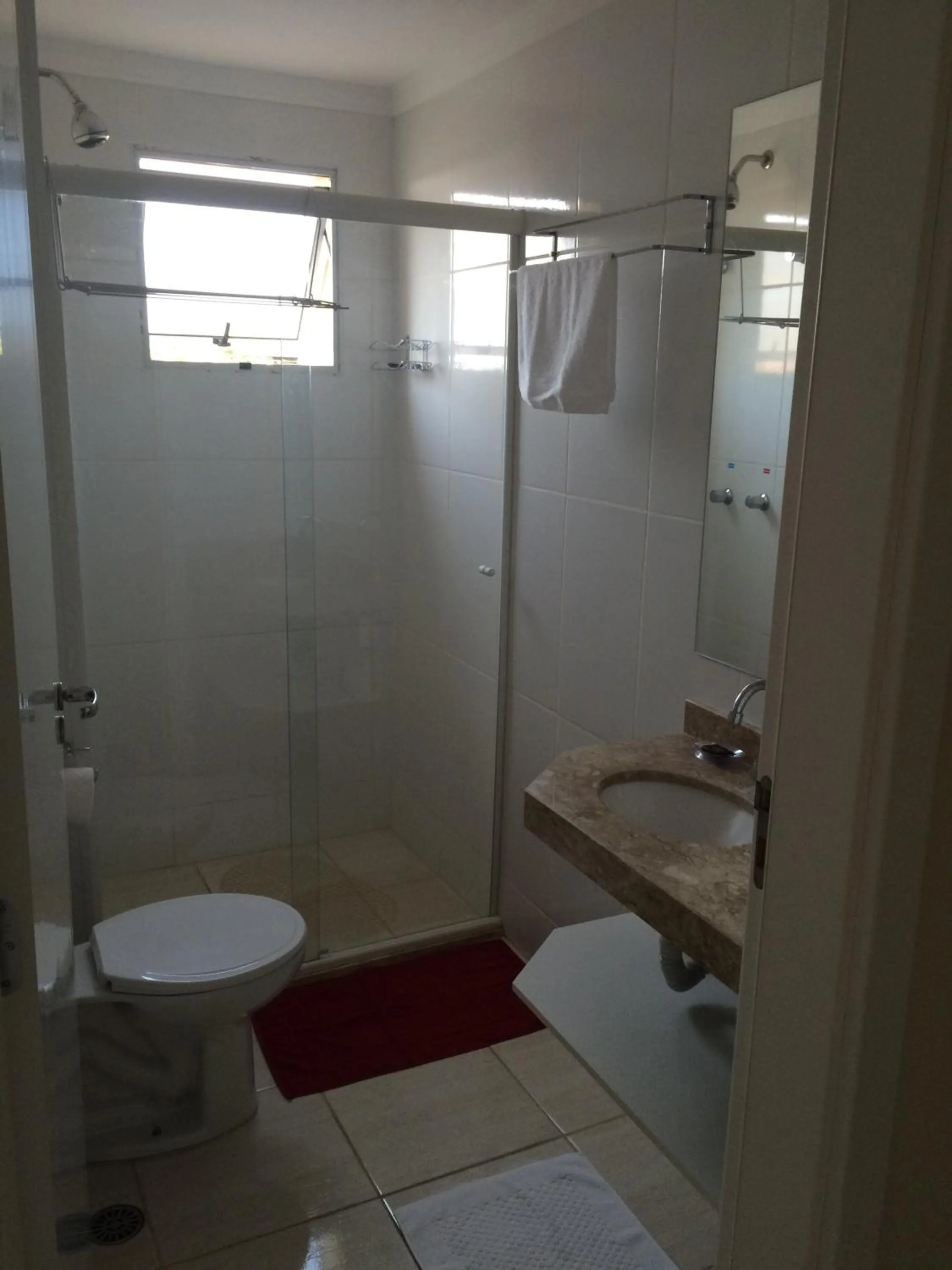 Bathroom in Flor Que Ri - Flats Mobiliados na Melhor Localização