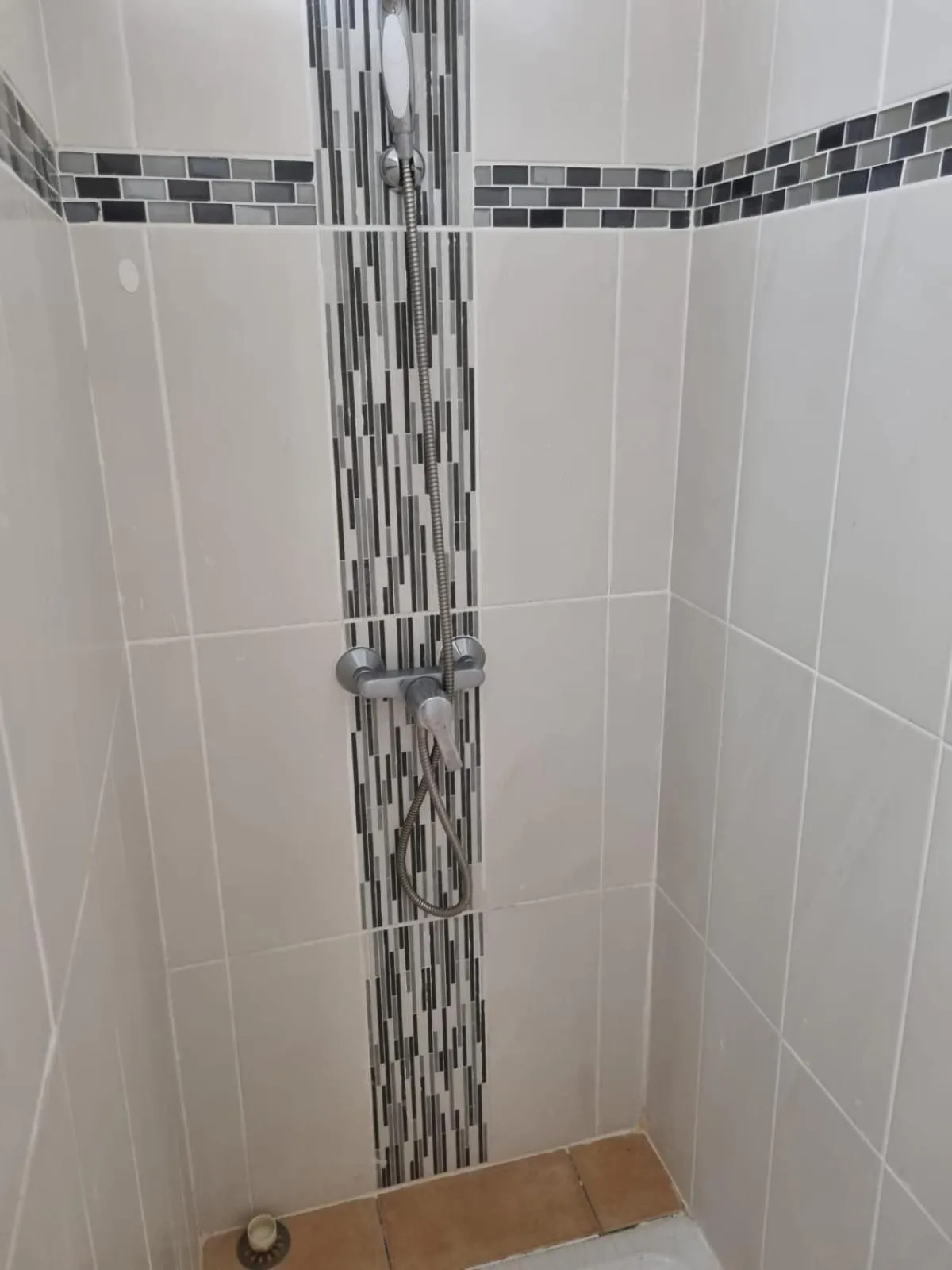 Shower in Le Mahogany Rouge