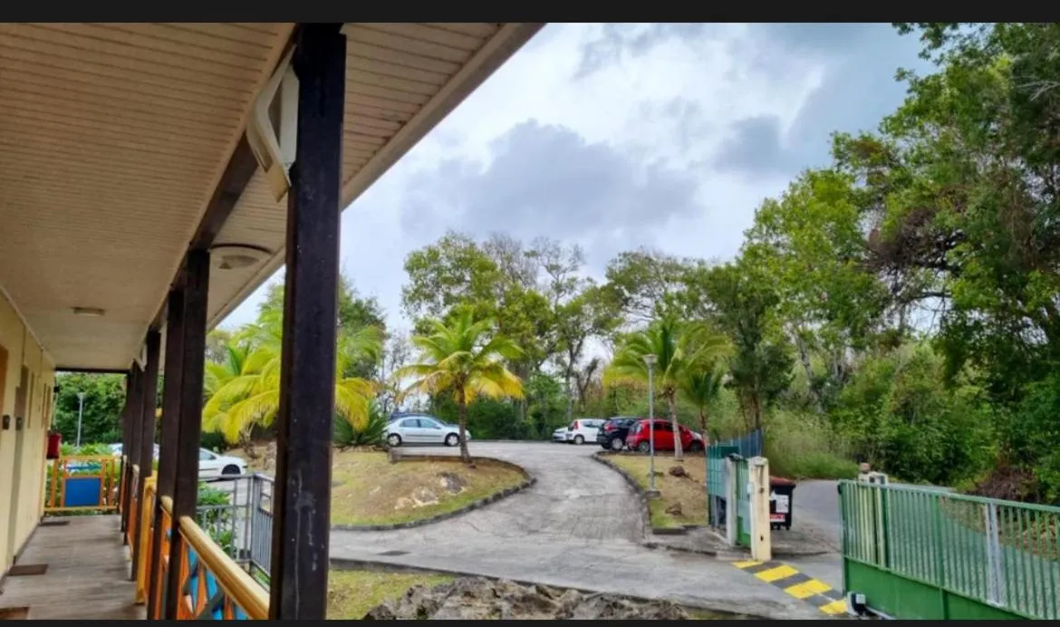 Parking in Le Mahogany Rouge